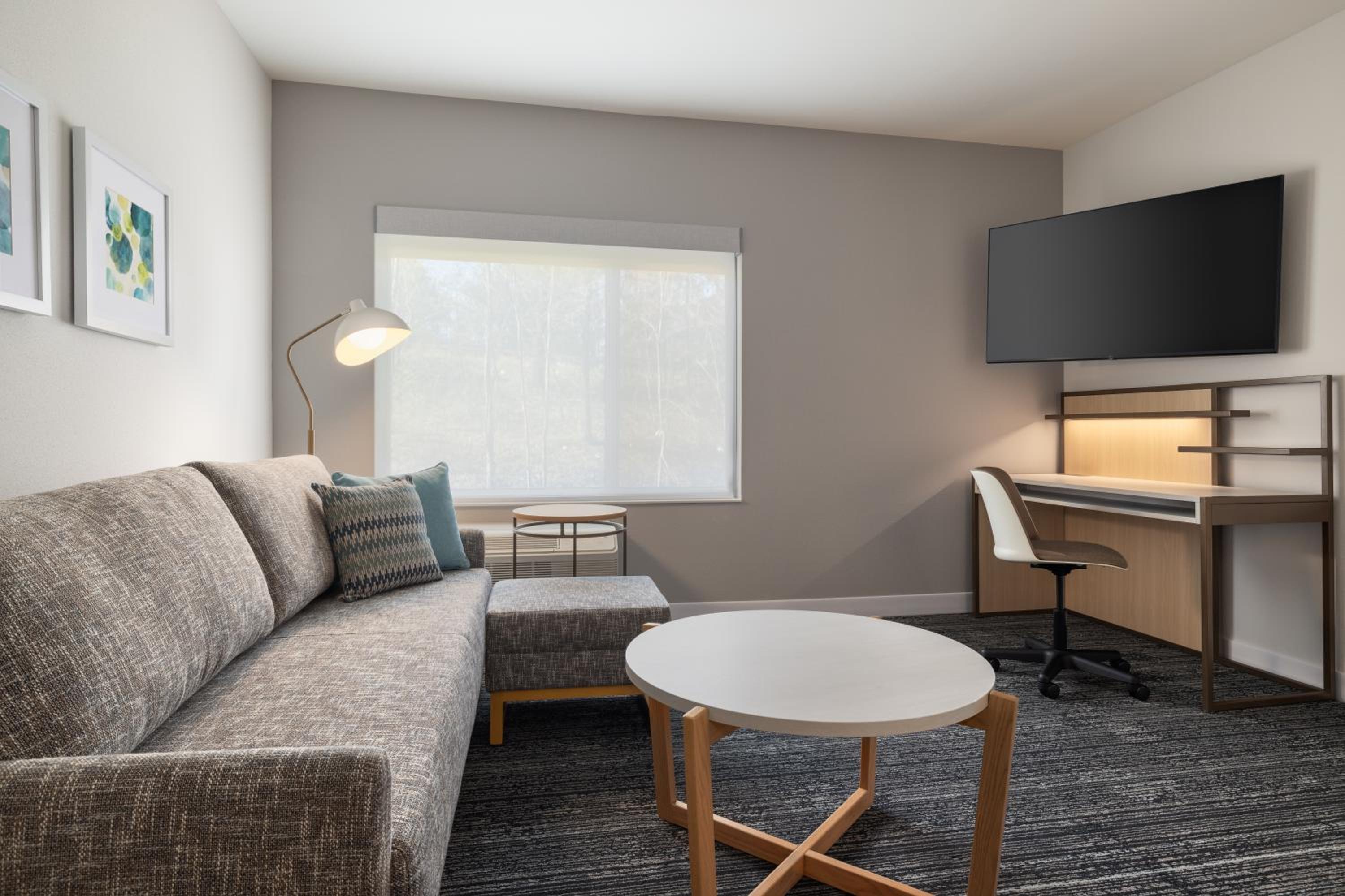King Studio Suite with Sofa Bed and Adapted Tub - Mobility and Hearing Accessible photo 3