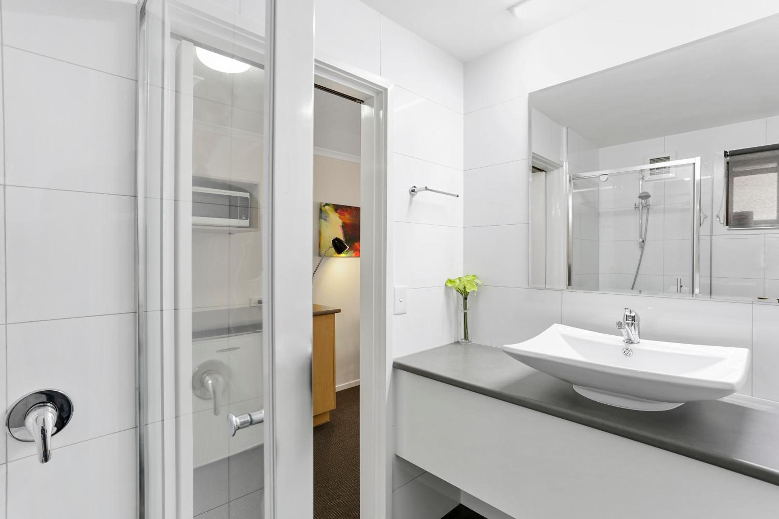 Standard Twin Room - Photo 4