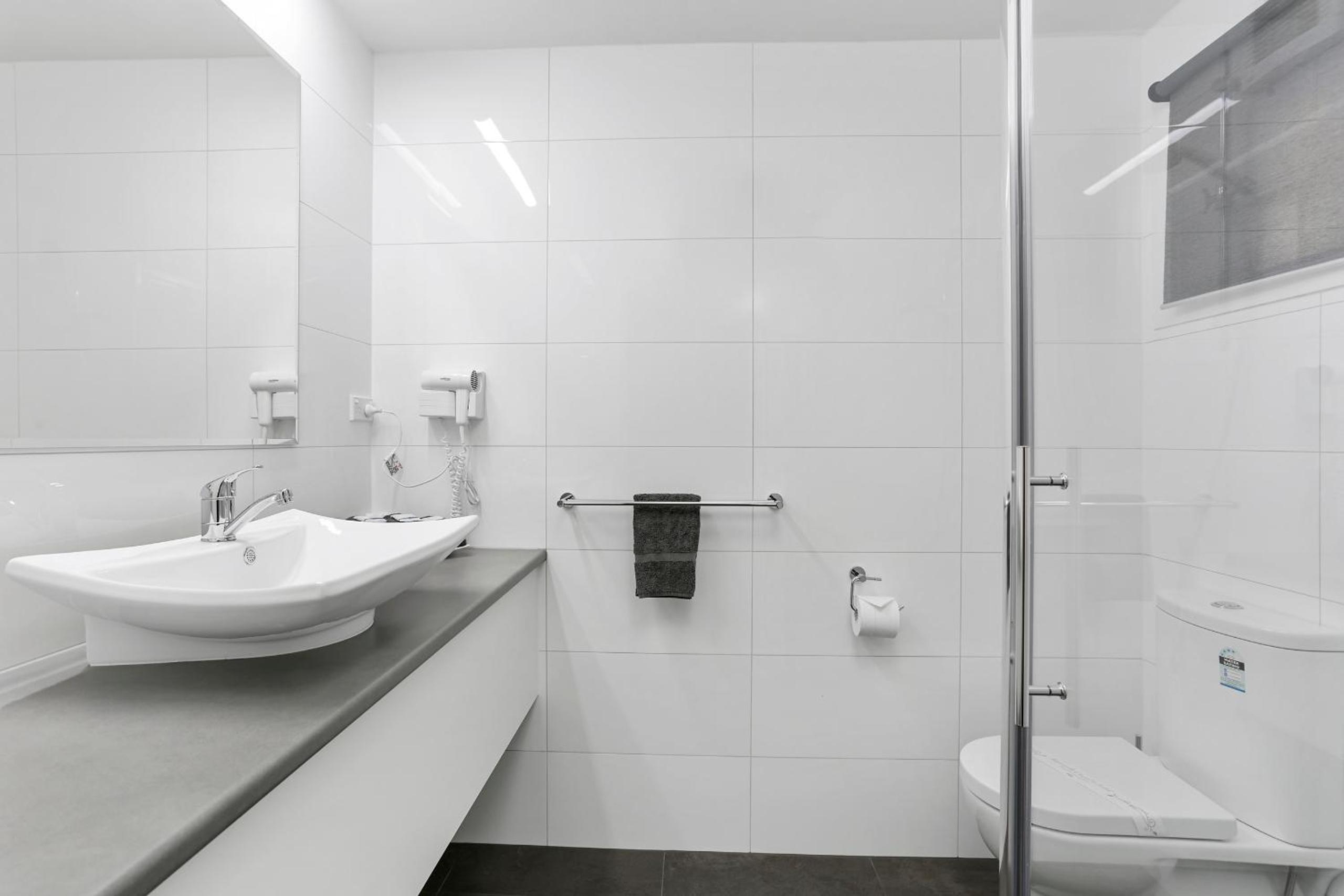 Standard Twin Room - Photo 3