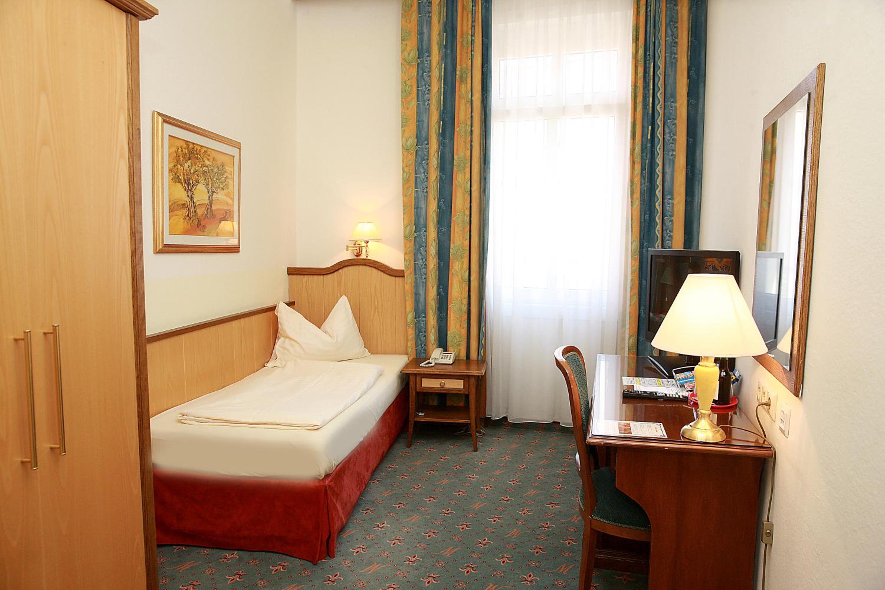 Small Single Room photo 1