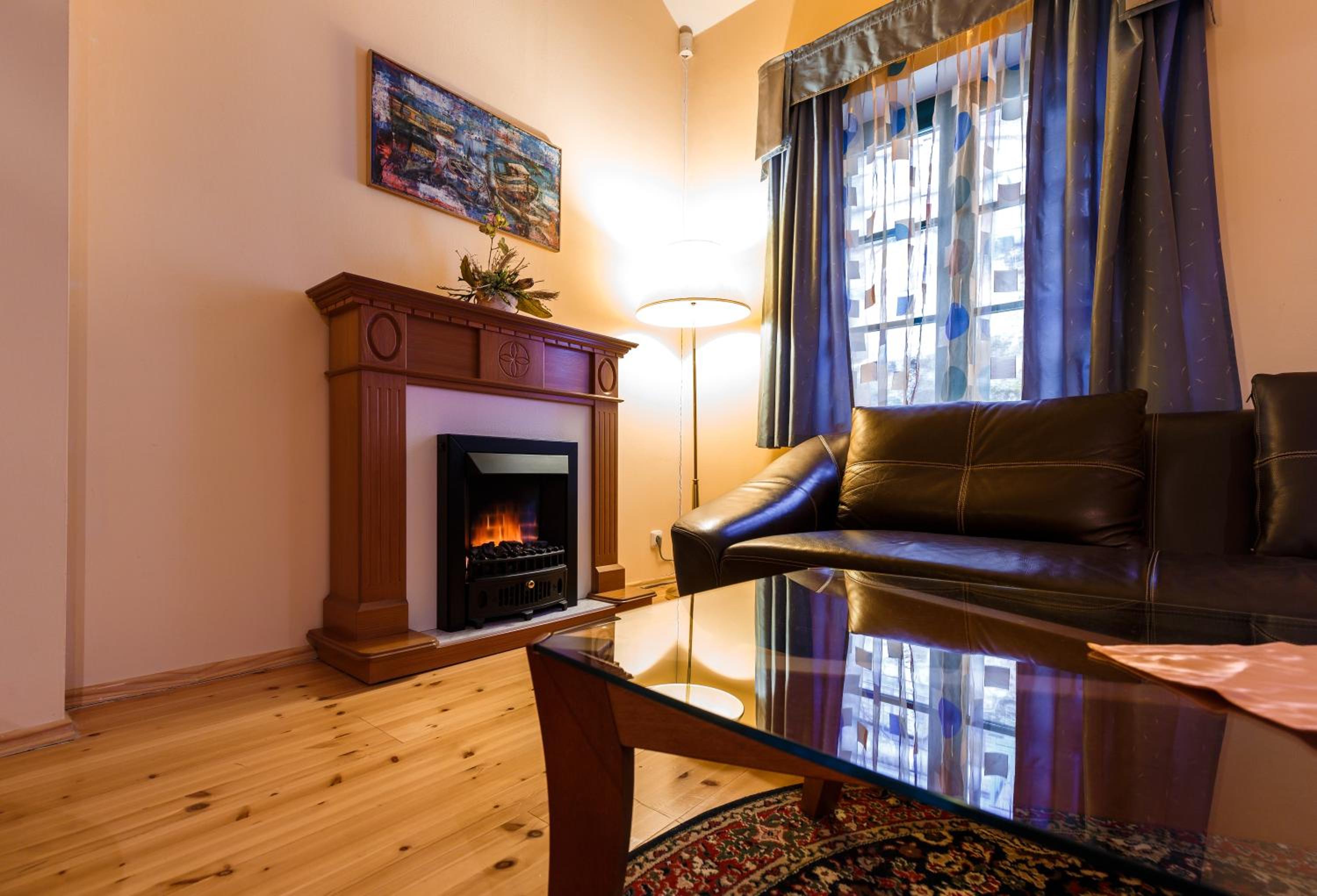 Two-Bedroom Penthouse Apartment - Photo 4
