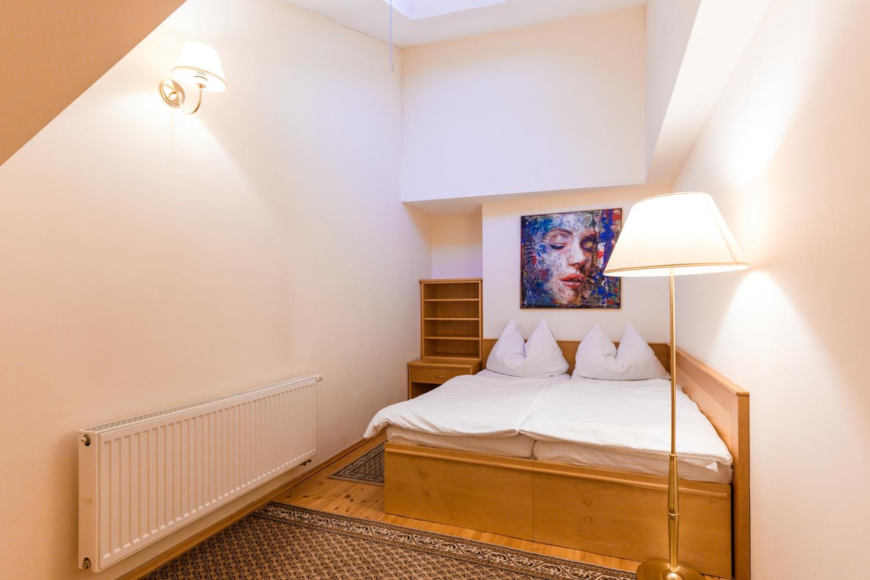 Two-Bedroom Penthouse Apartment - Photo 6