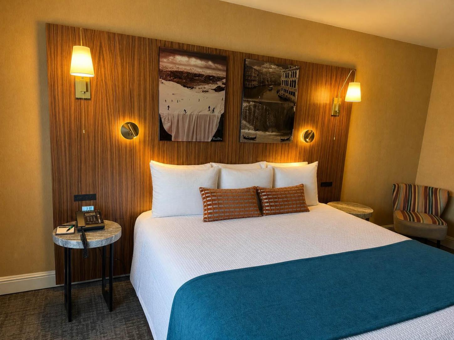 Deluxe King Room photo 3