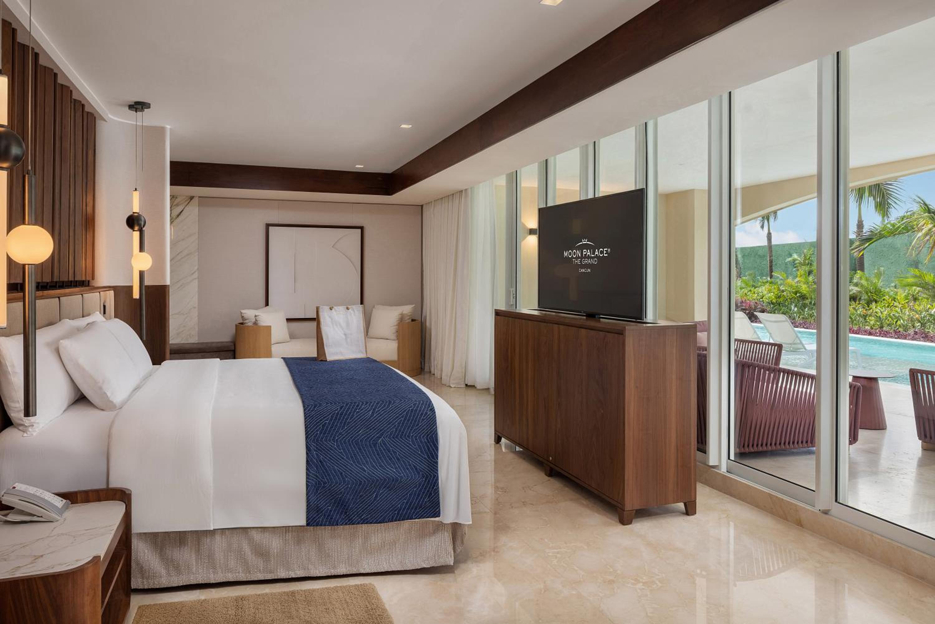 Grand Three Bedroom Swim-up Villa