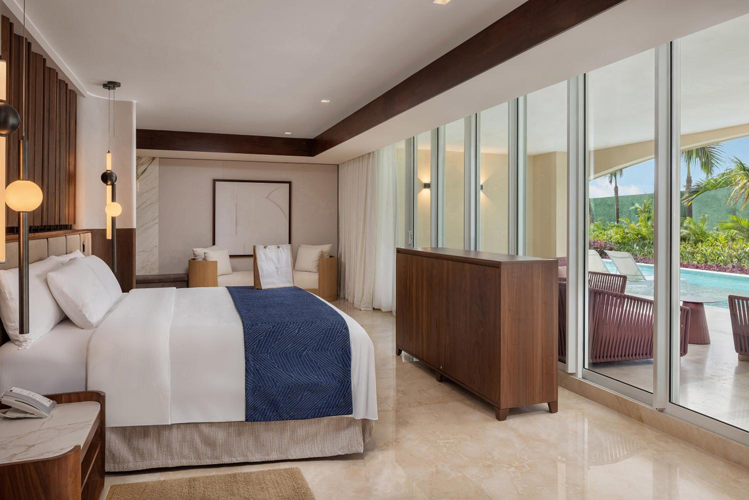 Grand Three Bedroom Swim-up Villa