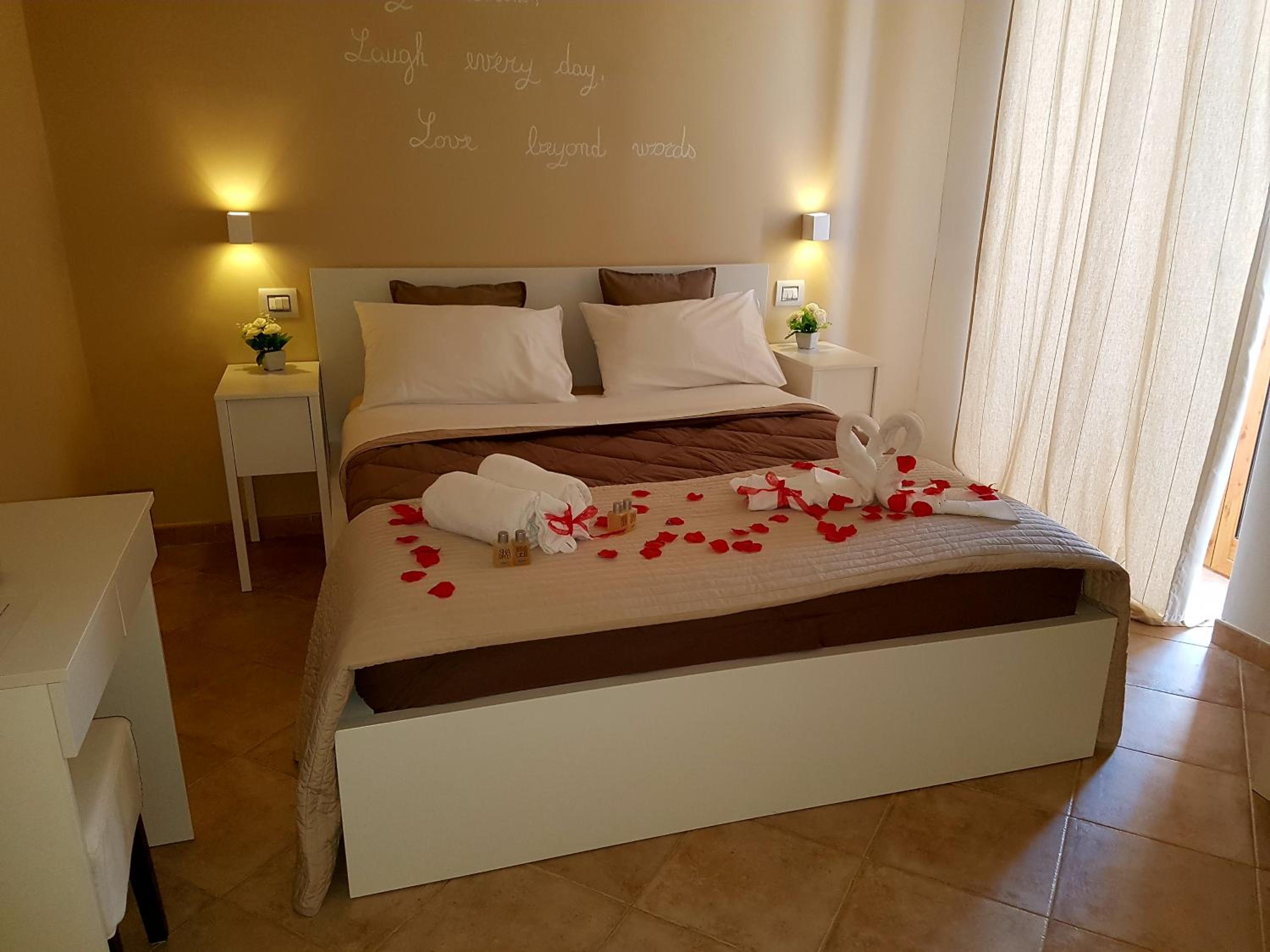 One-Bedroom House - Photo 13