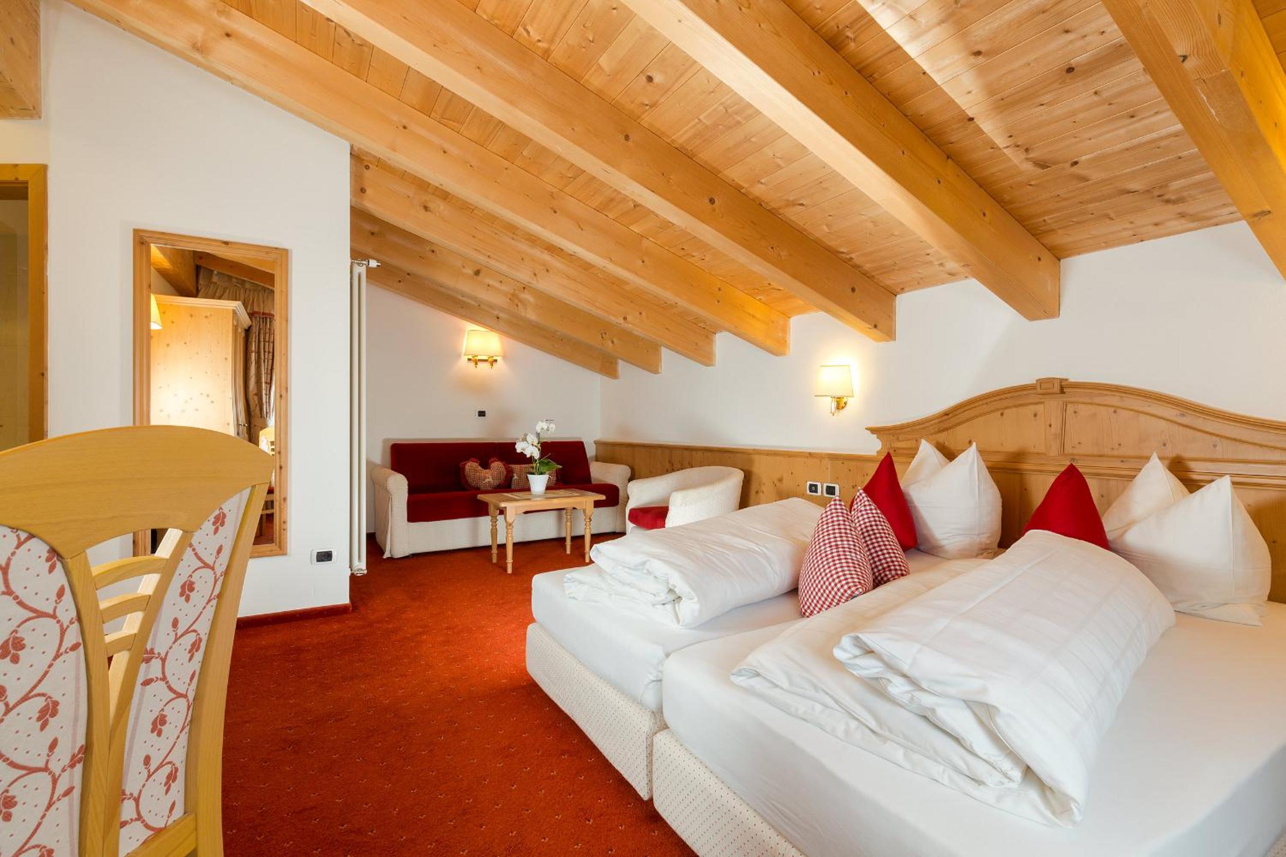 Junior Suite with Balcony - Photo 2