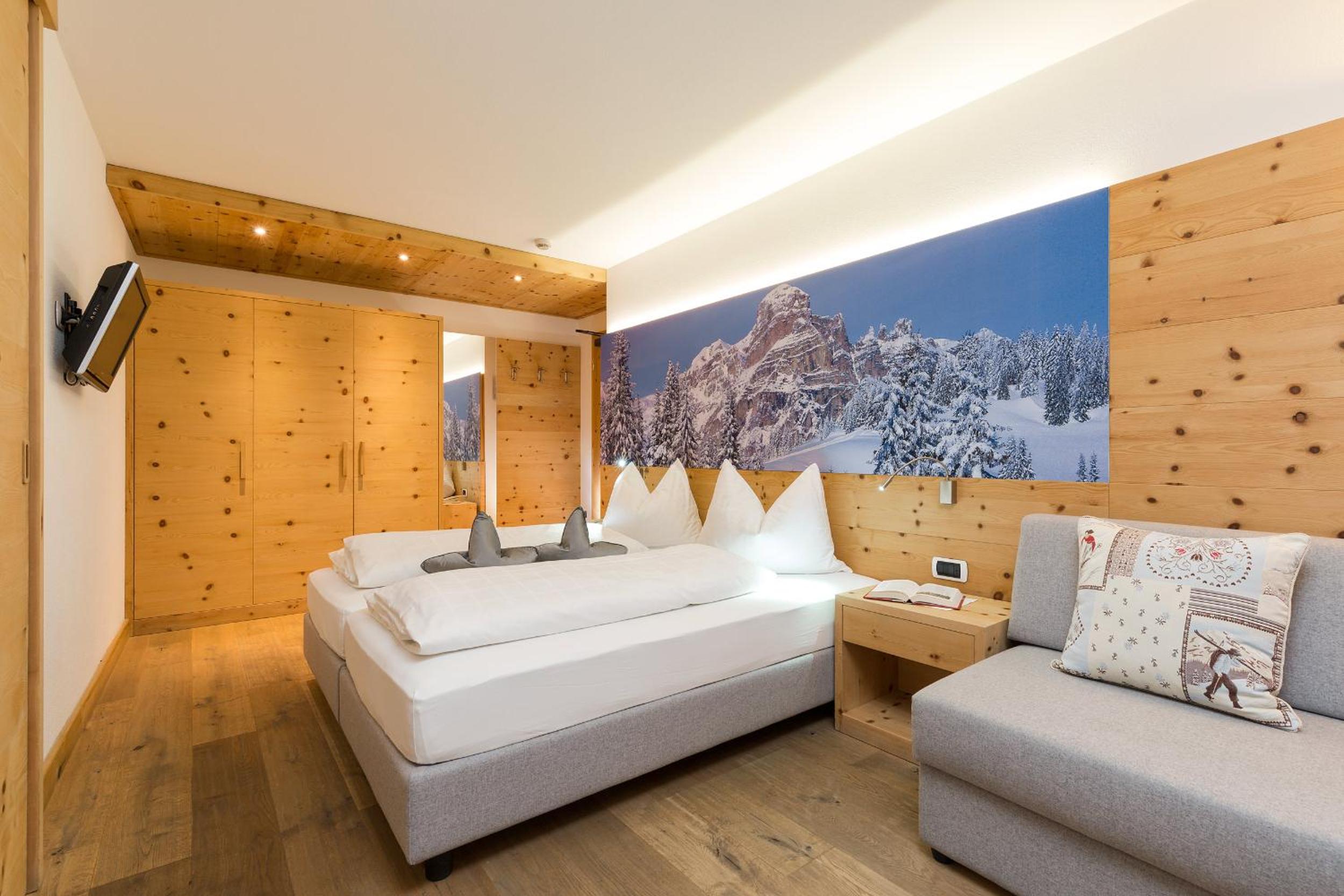 Deluxe Double or Twin Room with Balcony - Photo 2