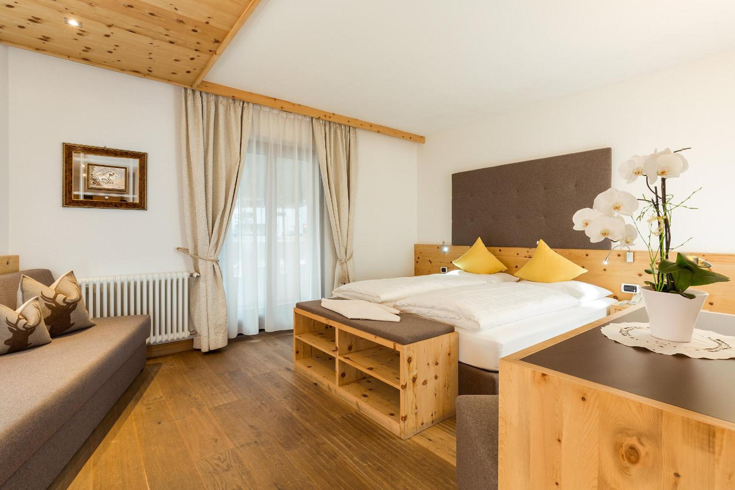 Deluxe Double or Twin Room with Balcony - Photo 4