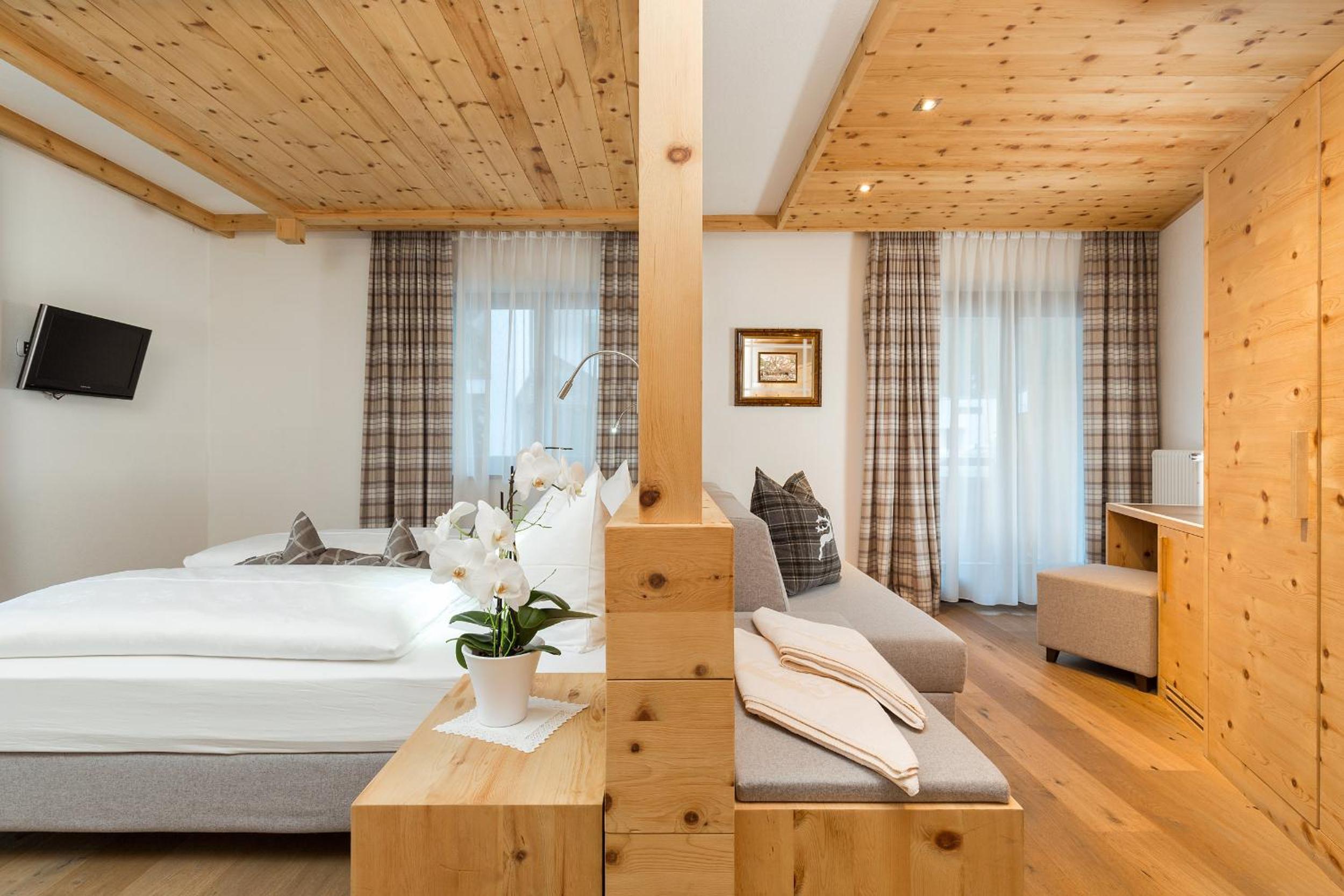 Deluxe Double or Twin Room with Balcony - Photo 3