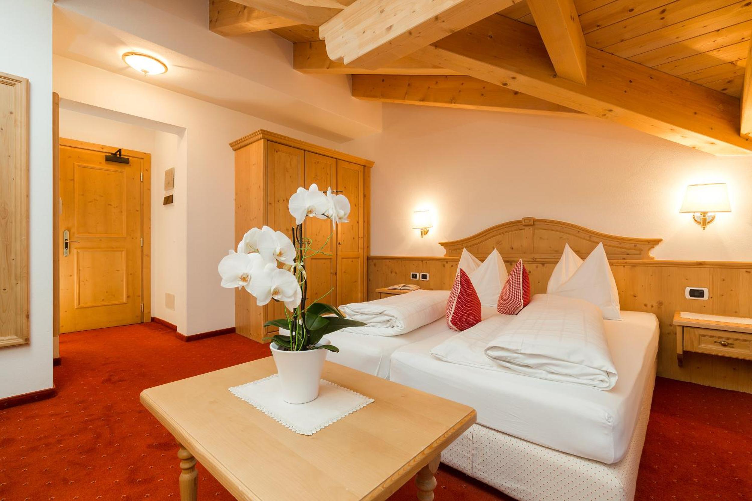 Superior Double or Twin Room with Balcony - Photo 13