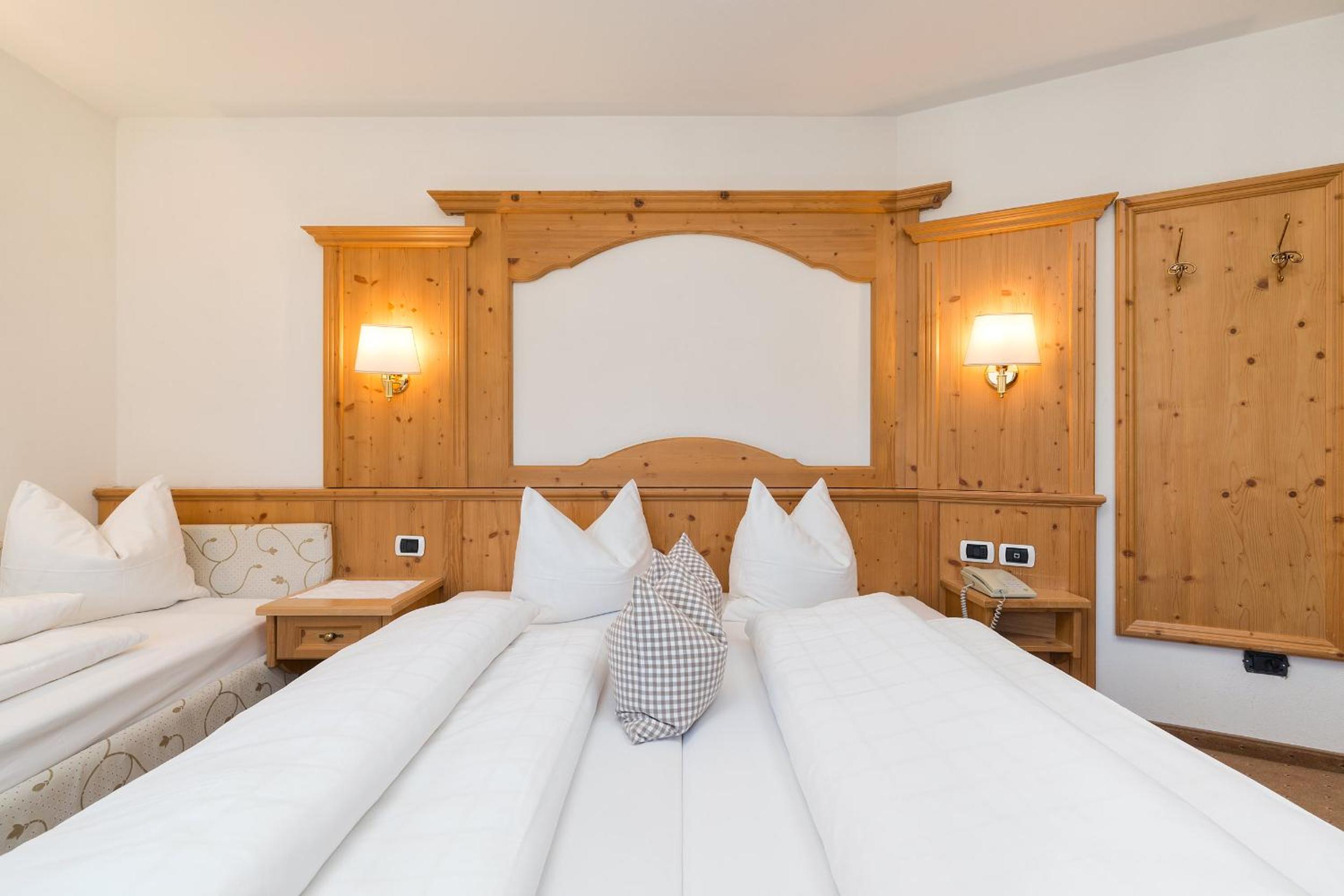 Superior Double or Twin Room with Balcony - Photo 7