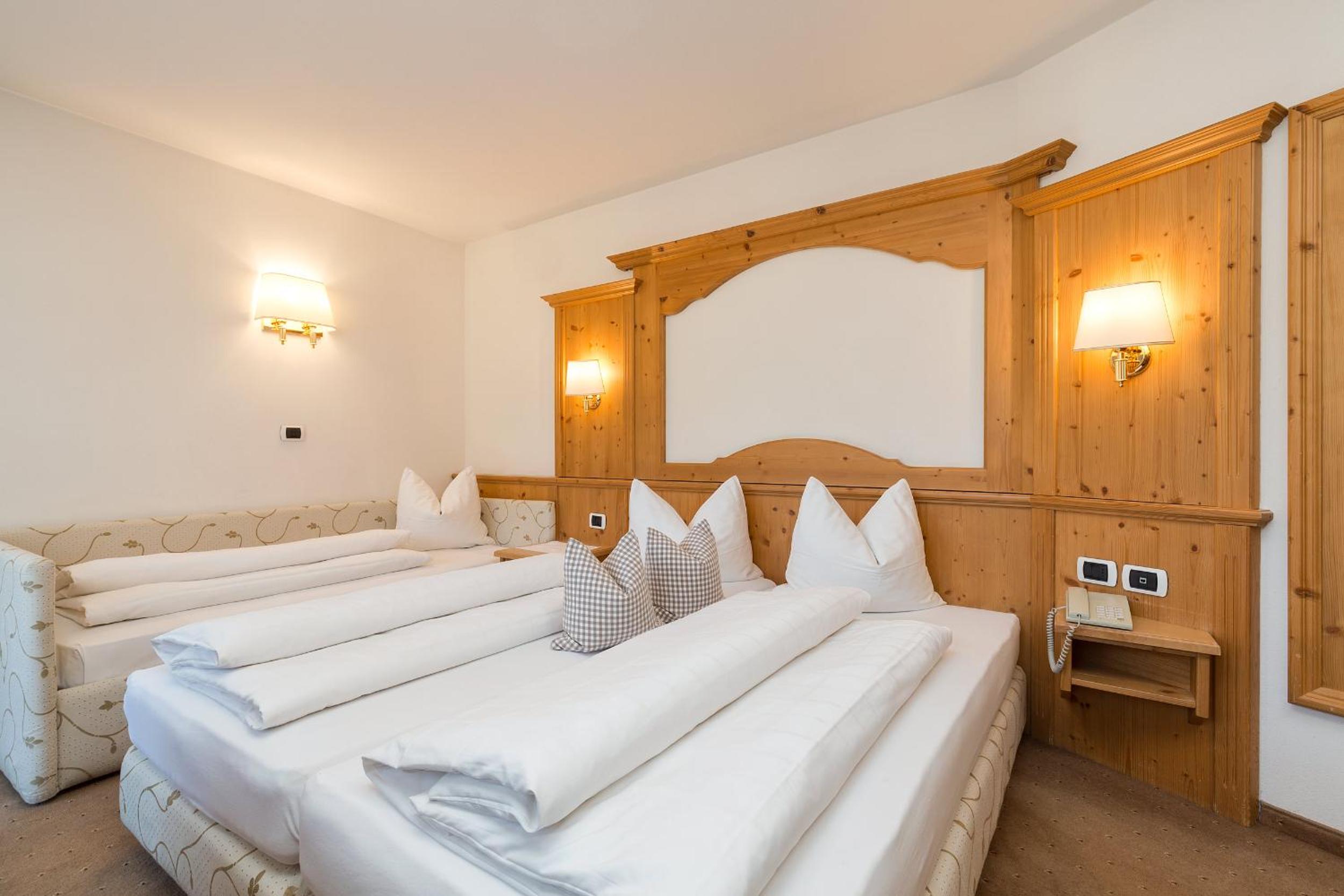 Superior Double or Twin Room with Balcony - Photo 5