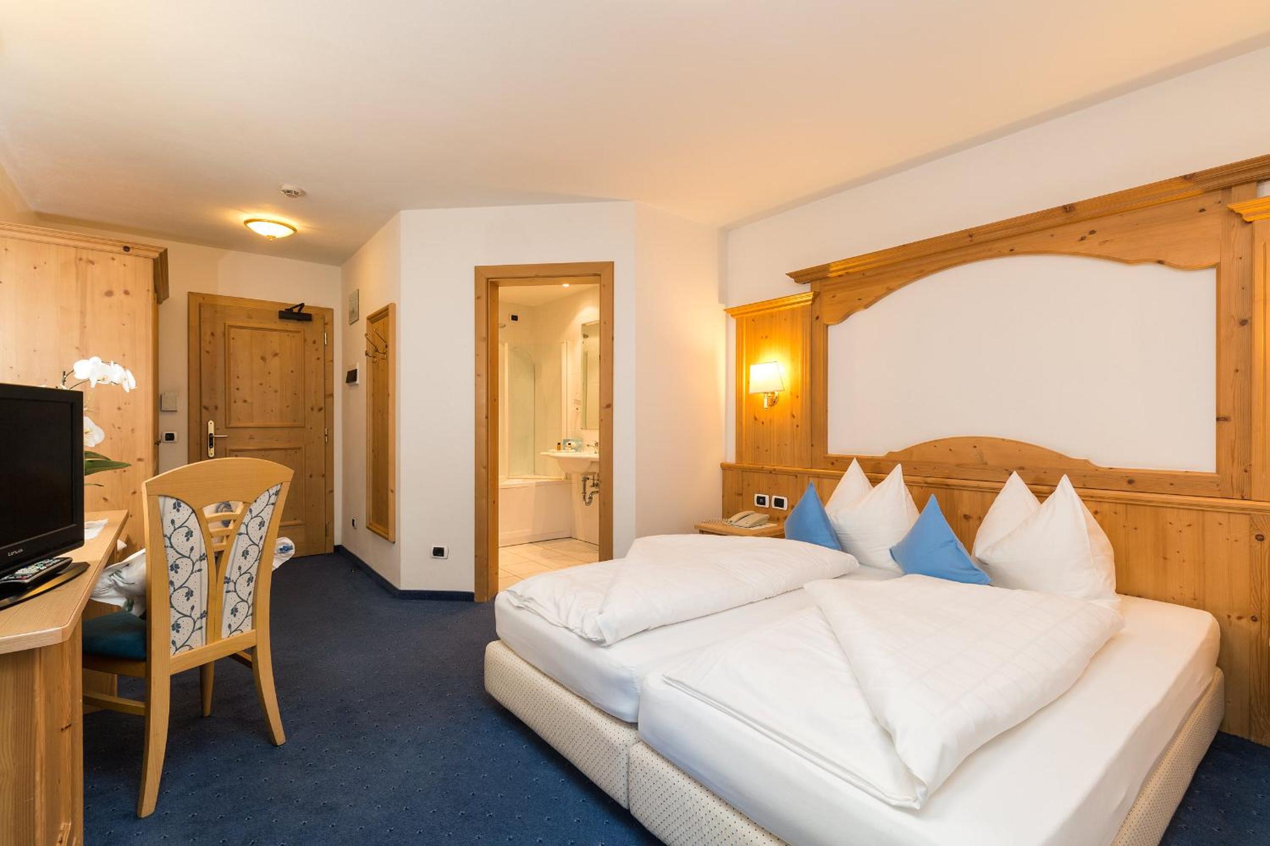Superior Double or Twin Room with Balcony - Photo 3