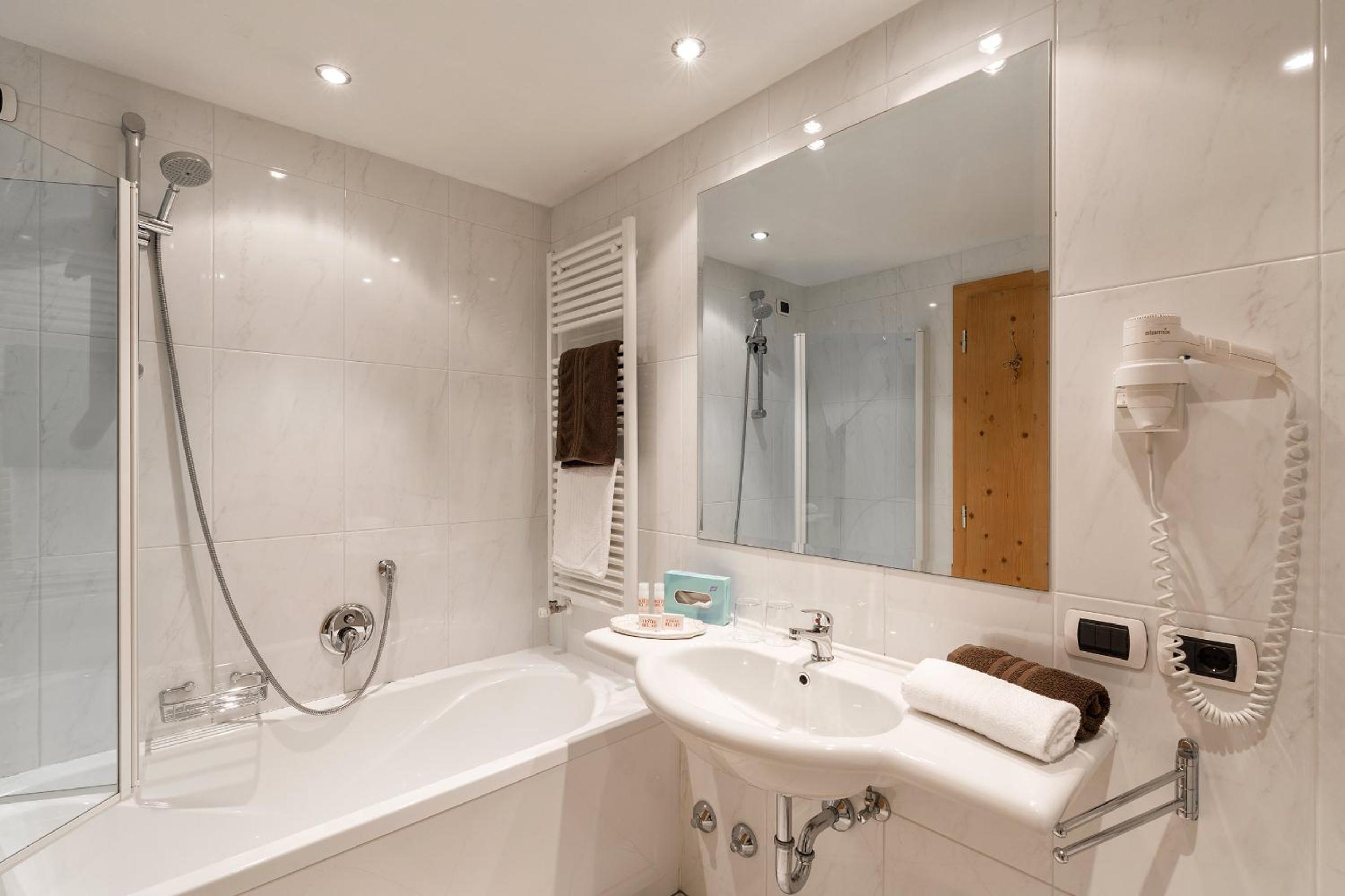 Superior Double or Twin Room with Balcony - Photo 12