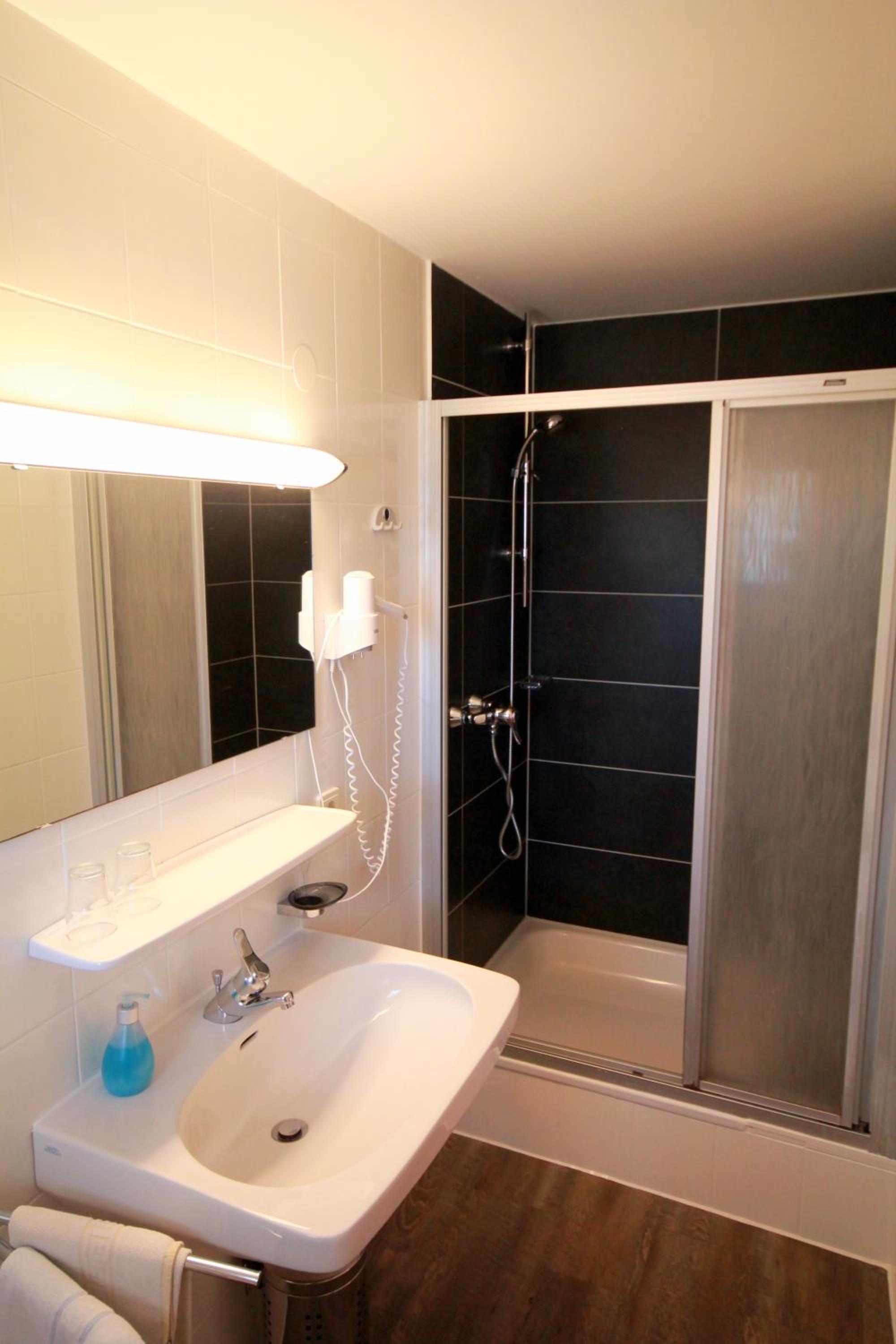 Triple Room with Balcony - Photo 23
