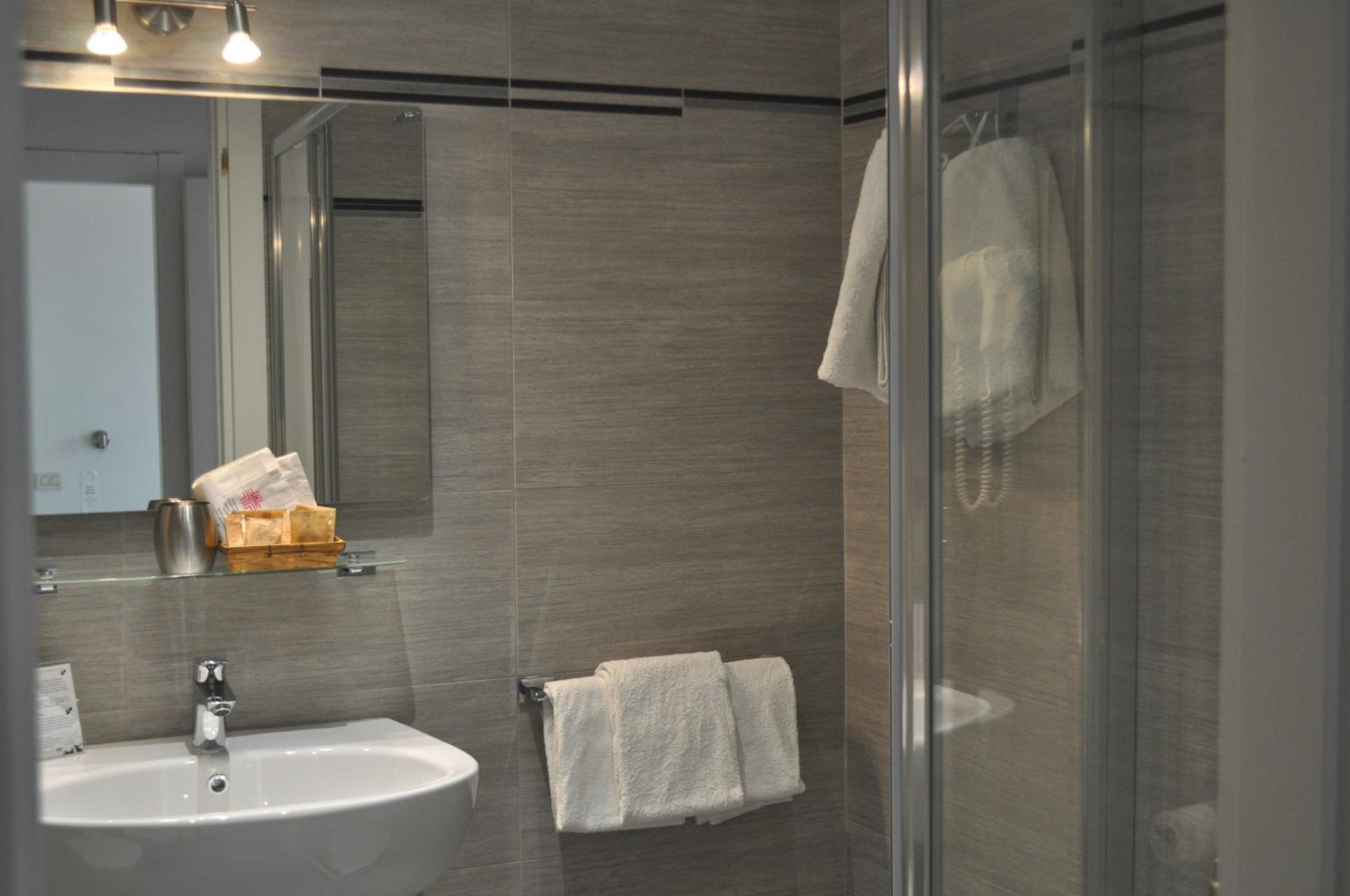 Standard Triple Room with Balcony and Sea View photo 2