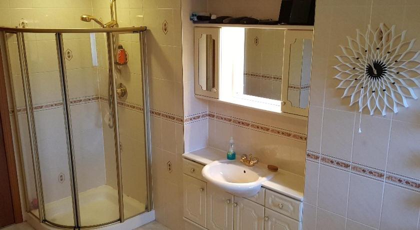 Double Room with Private External Bathroom photo 2