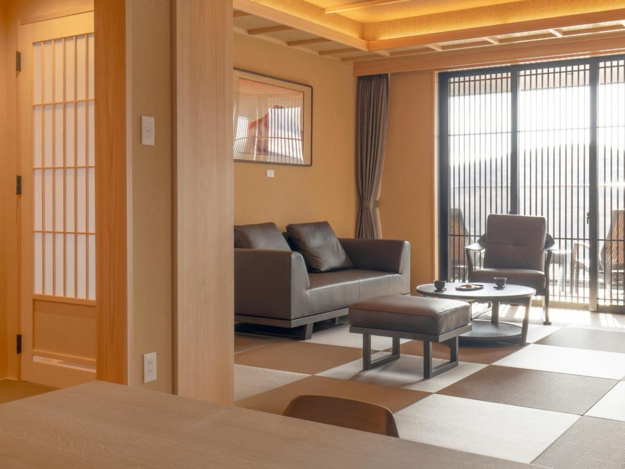 Suite - Photo 9