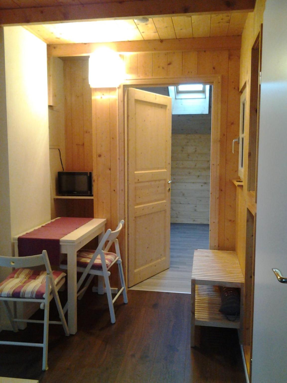 Two-Bedroom Apartment with Balcony photo 3