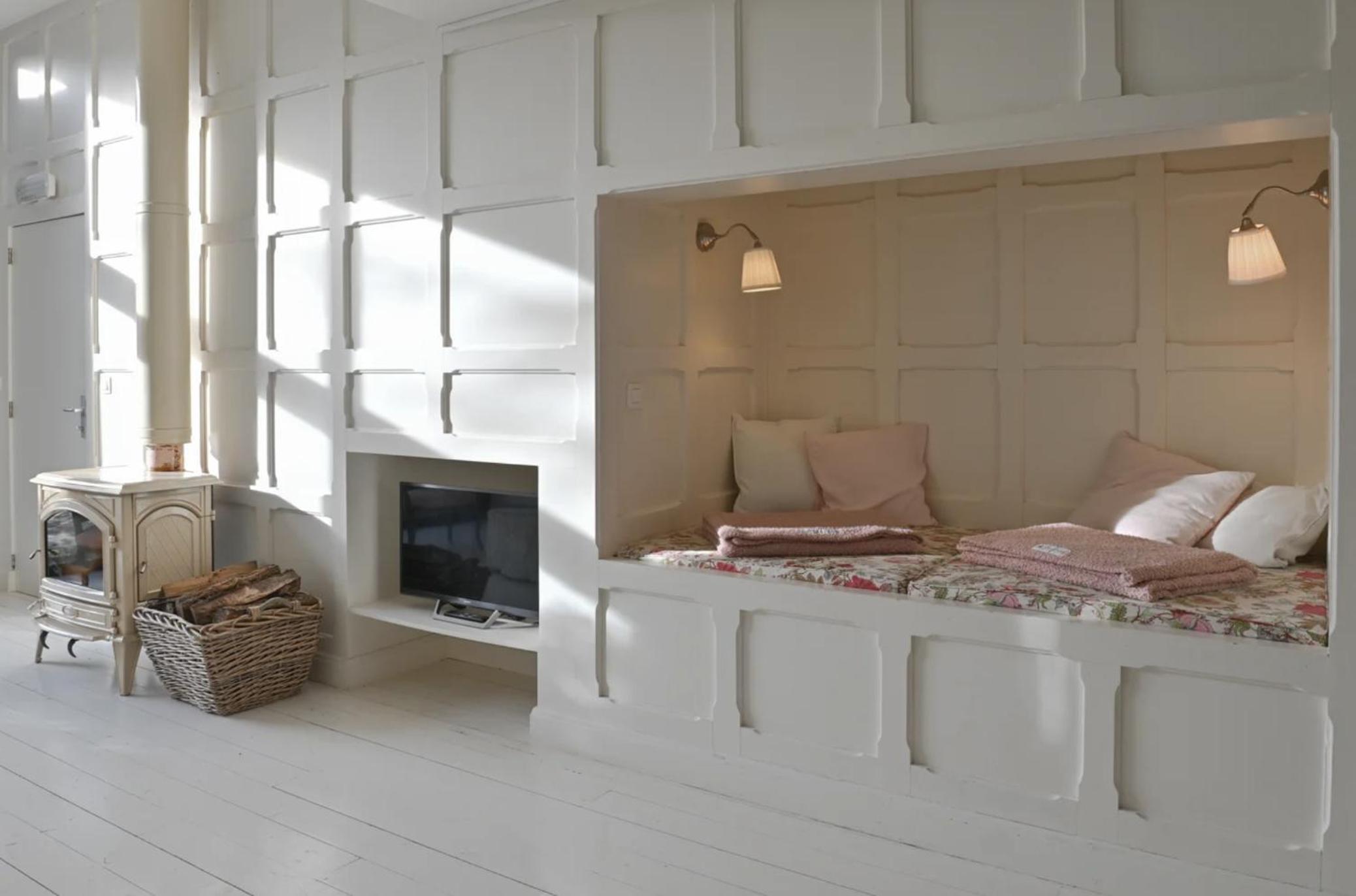 Three-Bedroom House photo 3