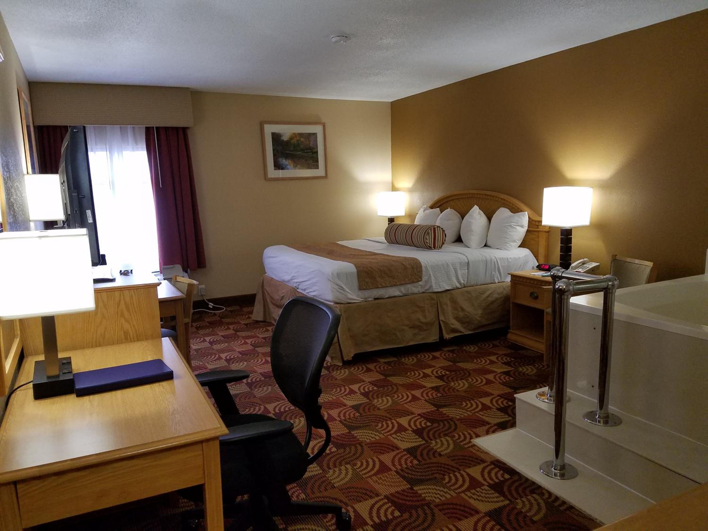 Deluxe King Room - Non-Smoking - Photo 7