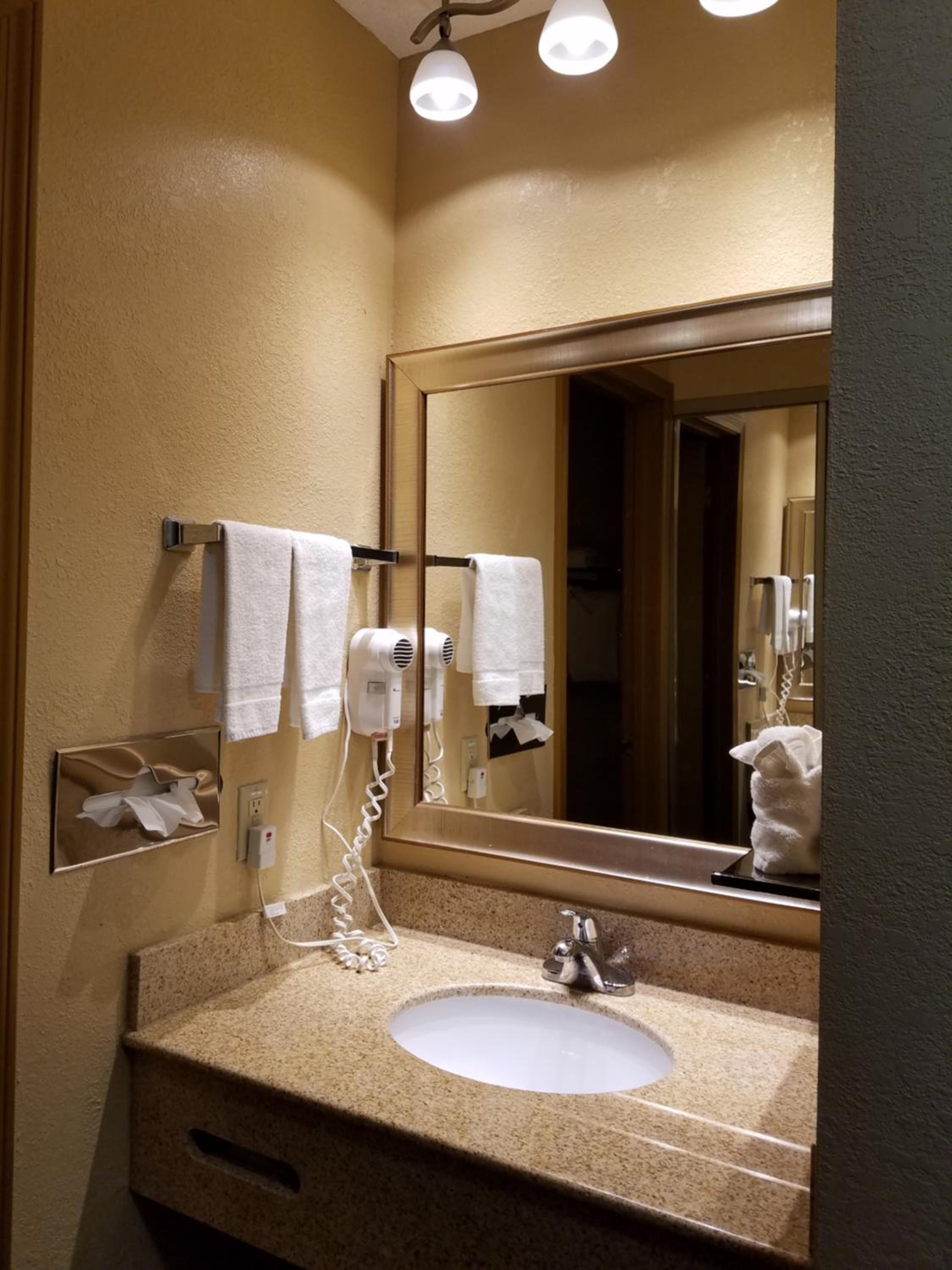 King Room - Non-Smoking - Photo 6
