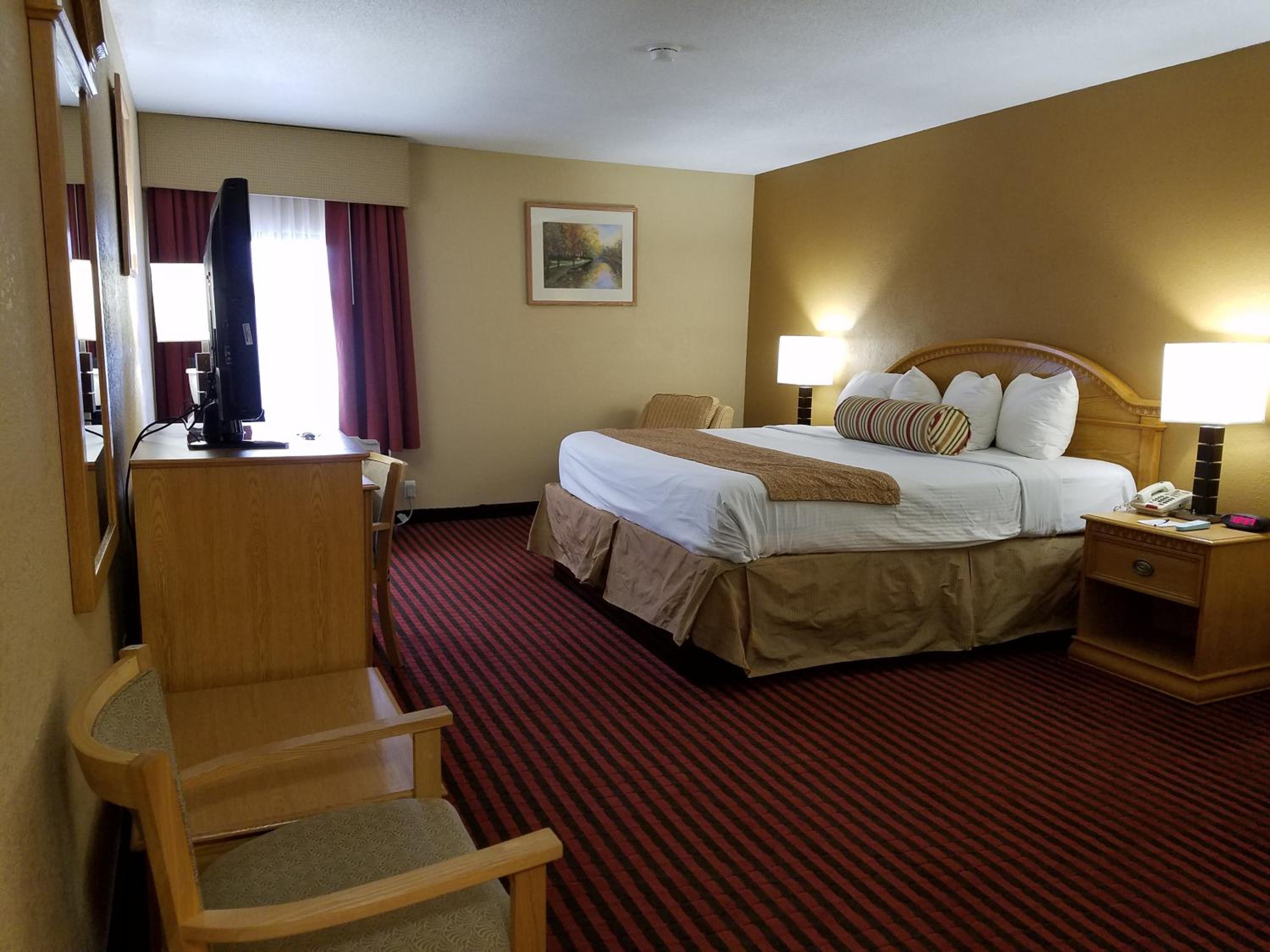 King Room - Non-Smoking - Photo 8