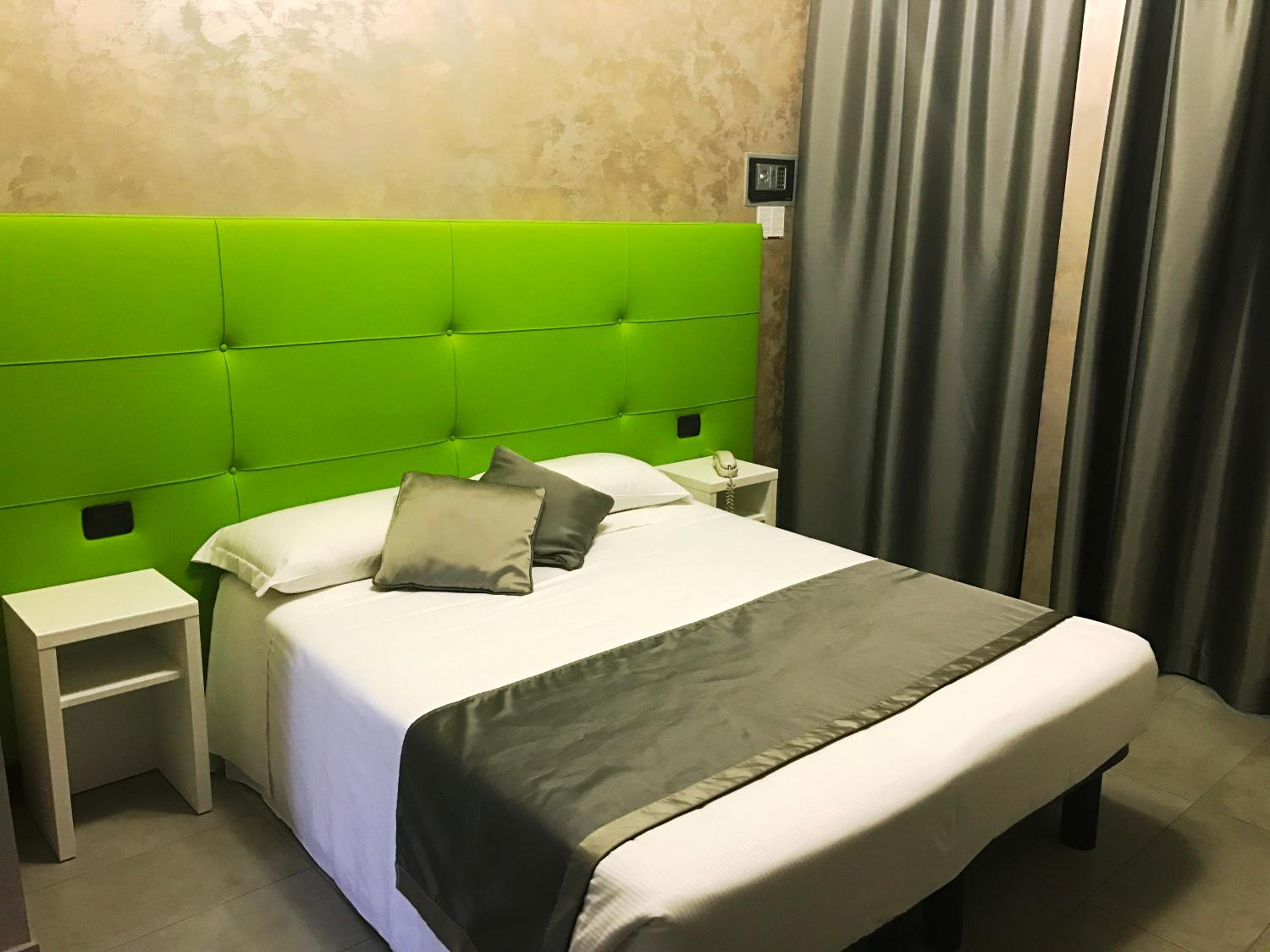 Double Room thumbnail 5