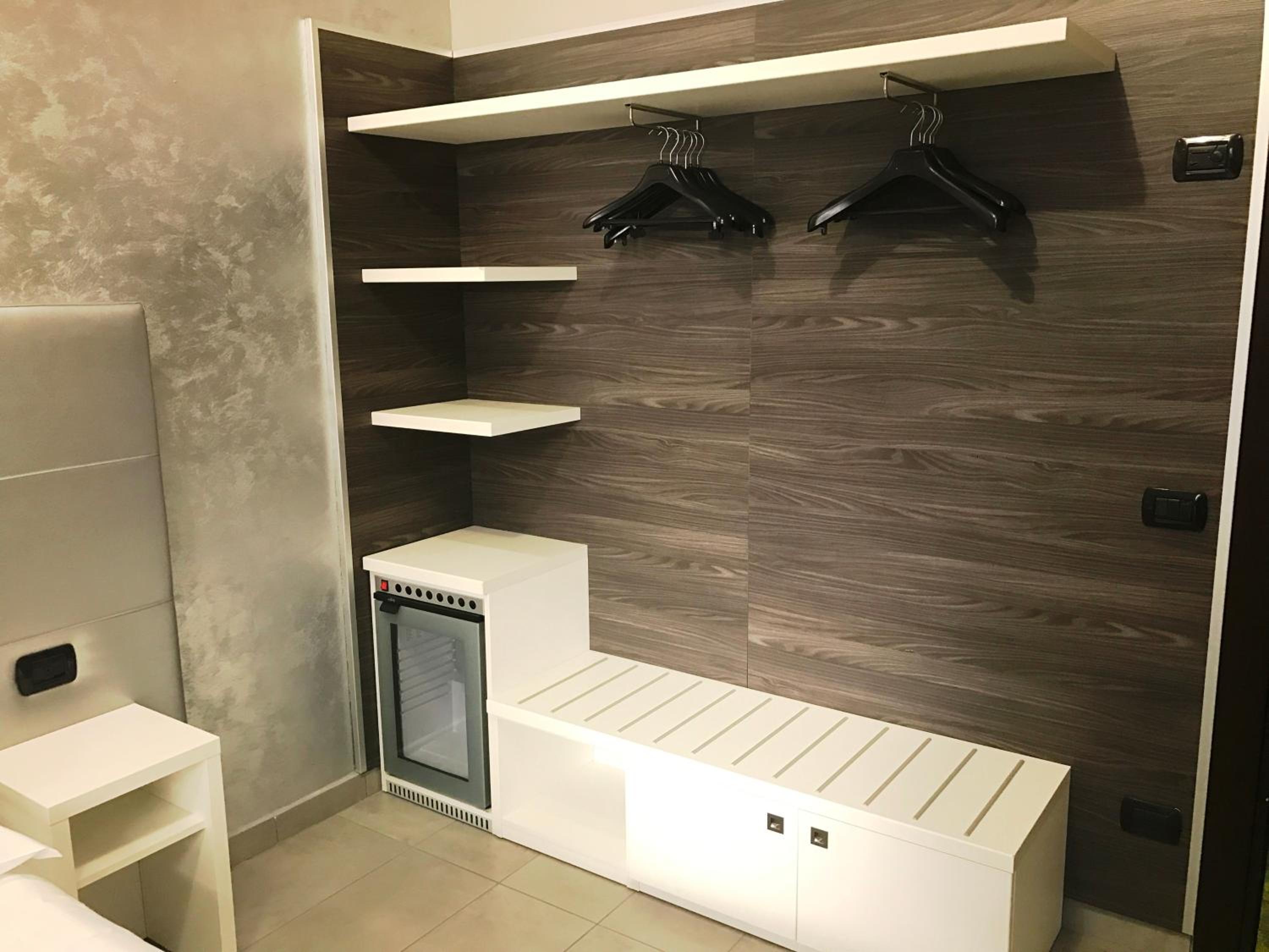 Twin Room thumbnail 6