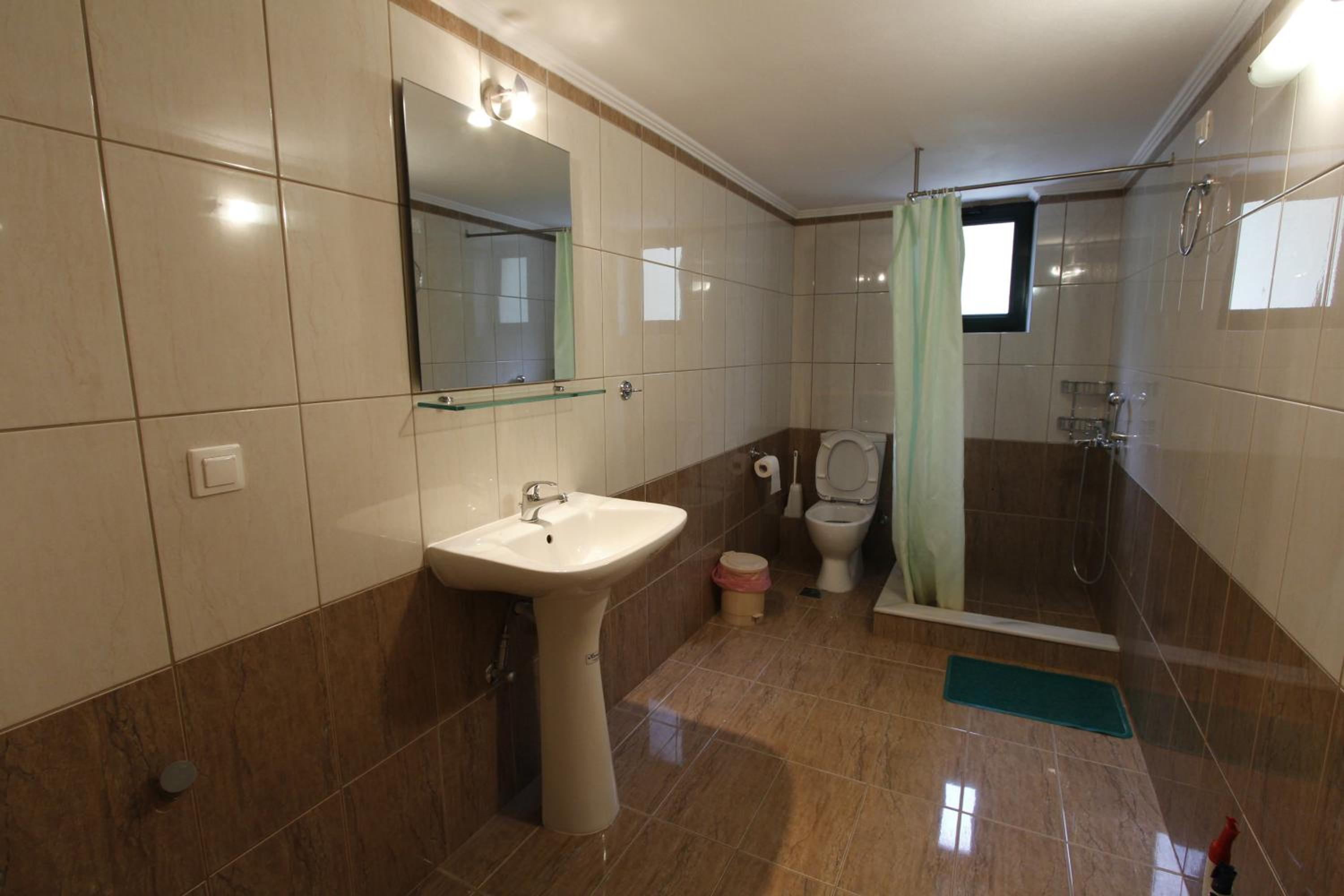 Studio Apartment with Balcony - Photo 4