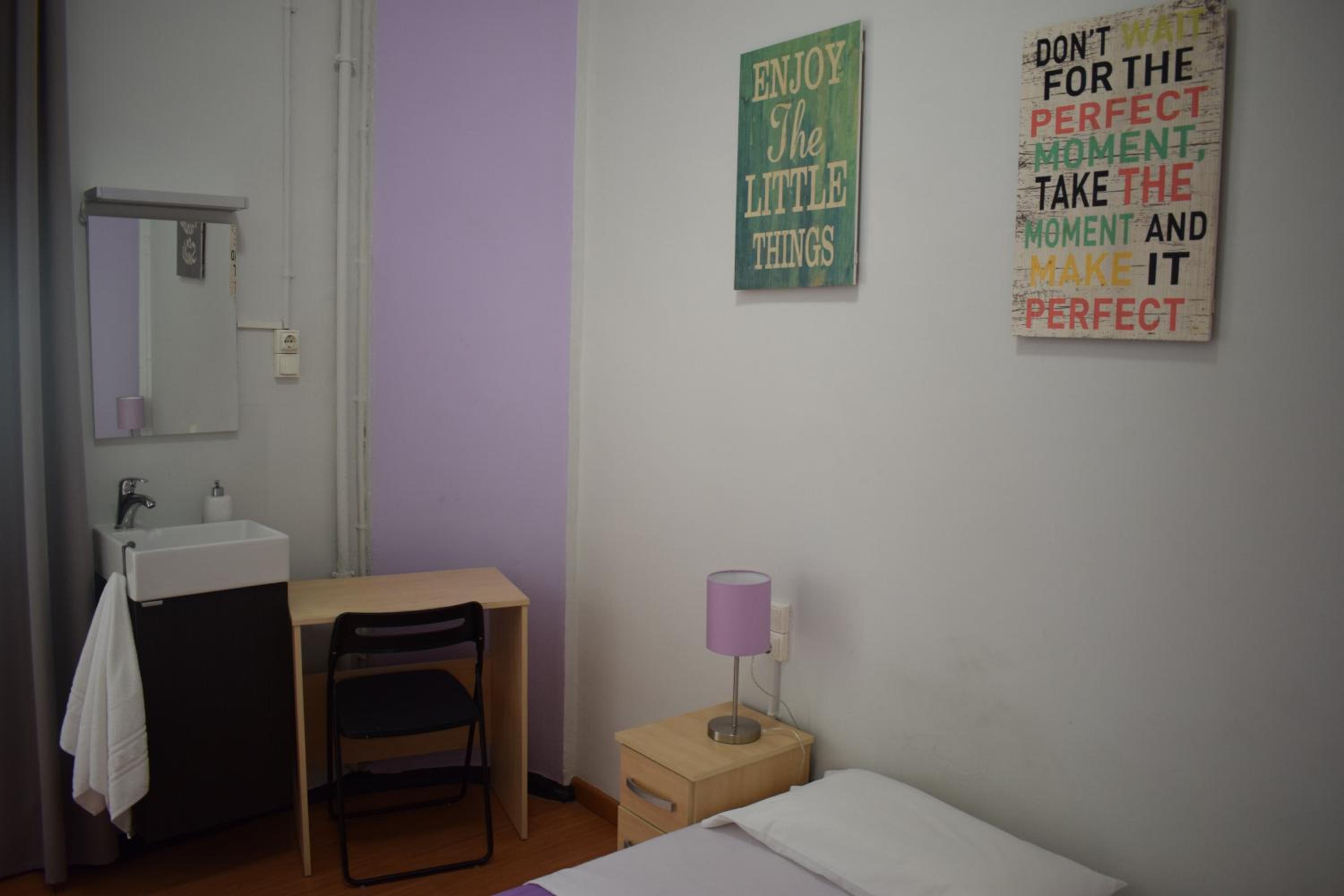 Twin Room with Shared Bathroom photo 3