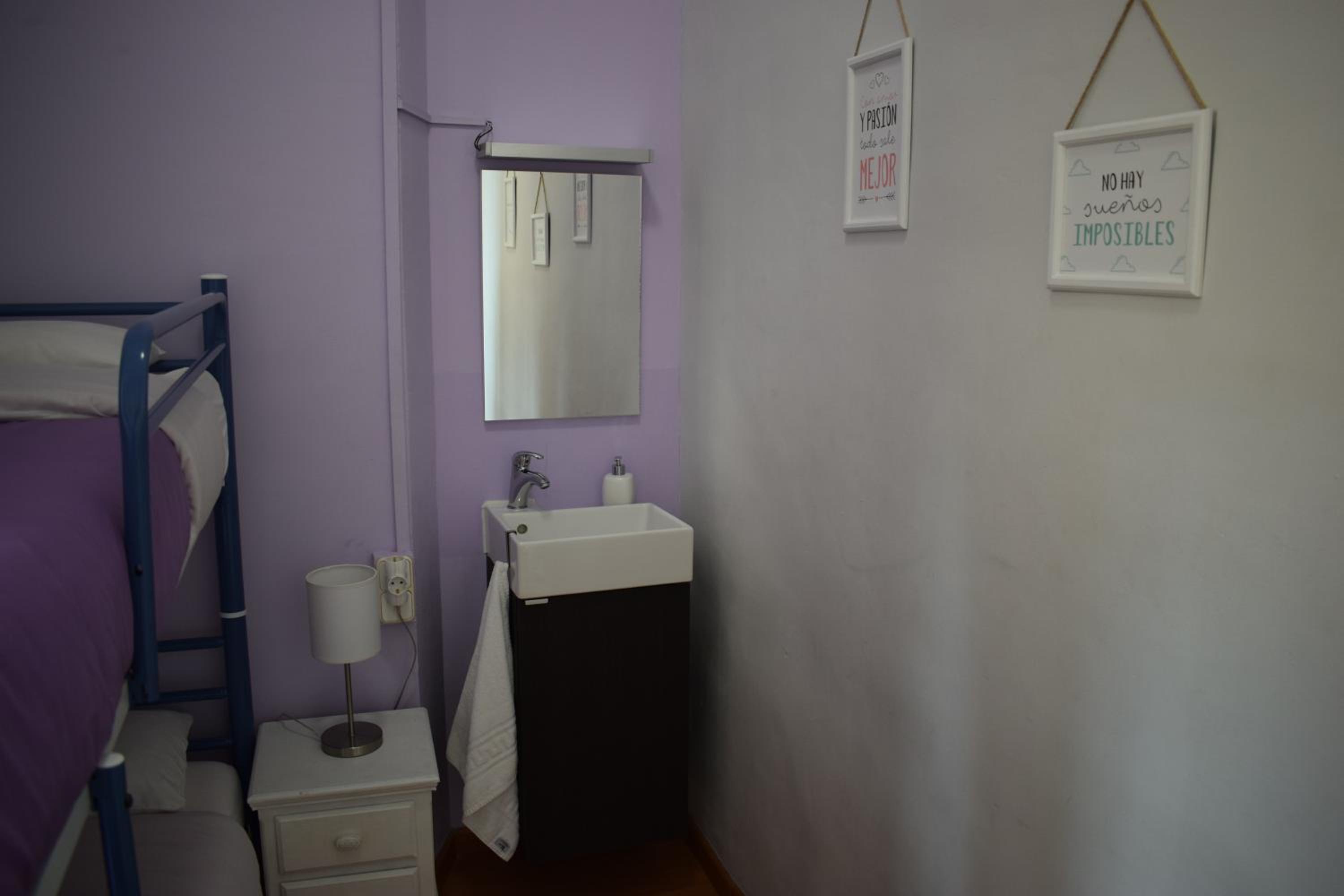 Standard Single Room with Shared Bathroom photo 2