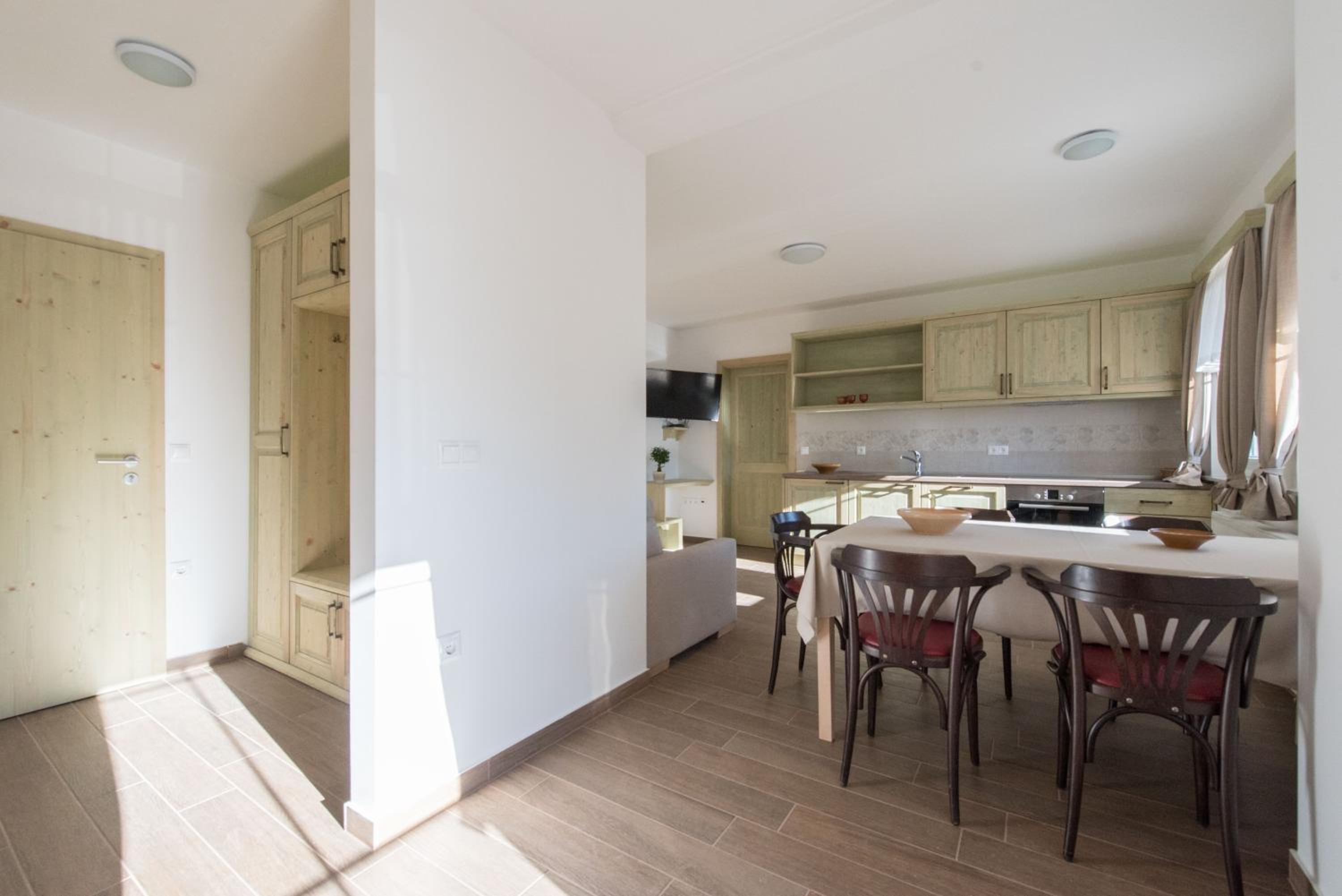 One-Bedroom Apartment with Balcony photo 2