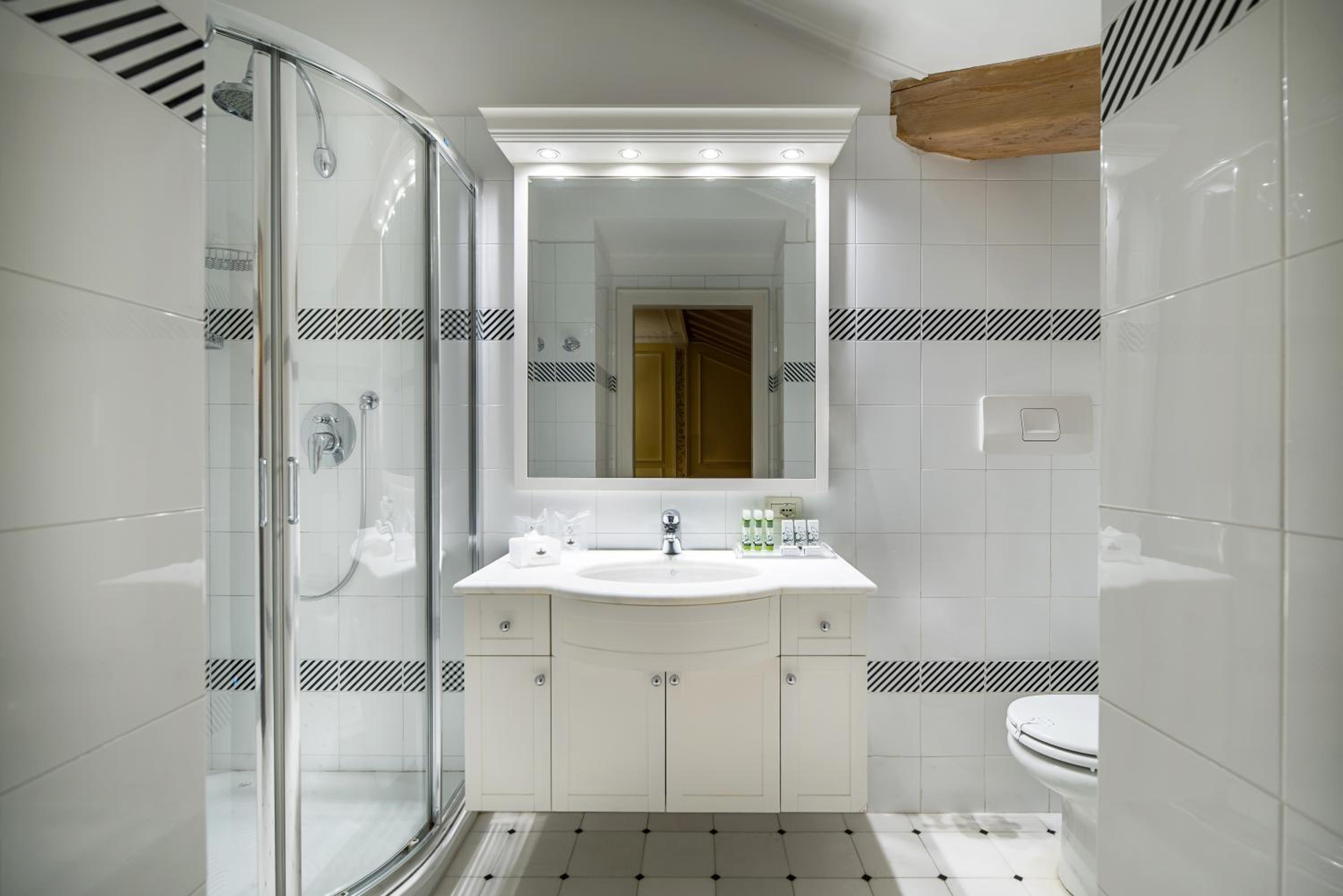 Standard Double or Twin Room - Photo 4