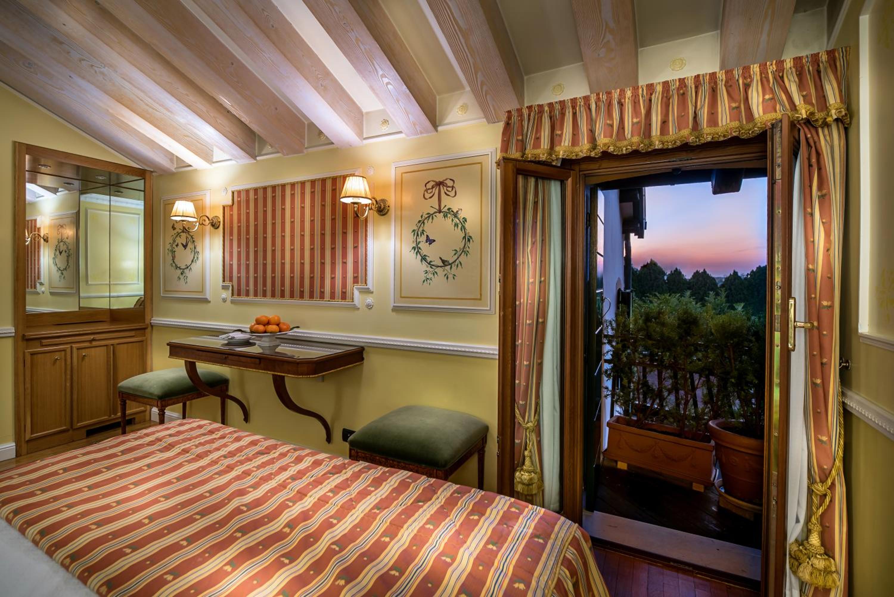 Standard Double or Twin Room - Photo 3