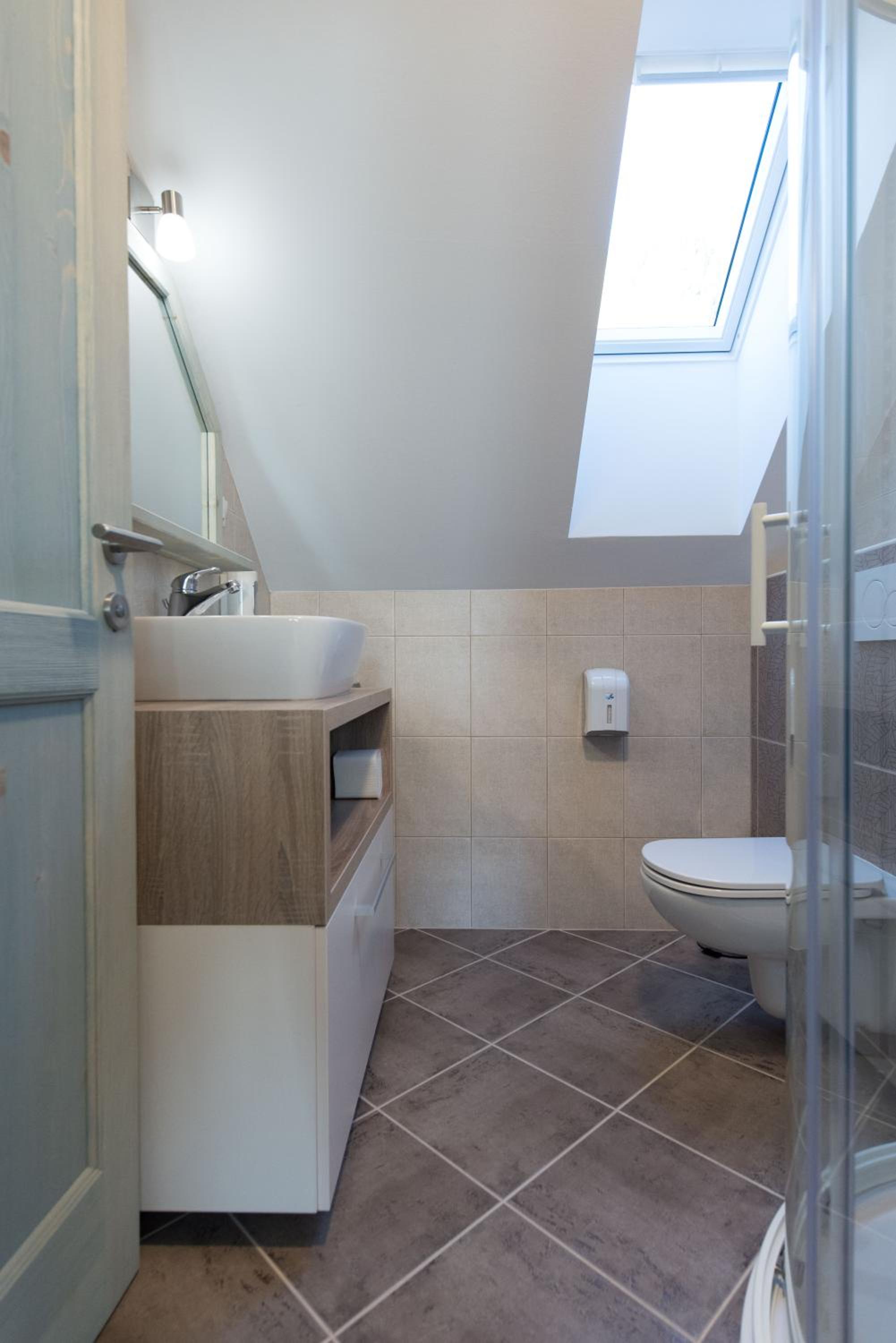 One-Bedroom Apartment - Photo 6