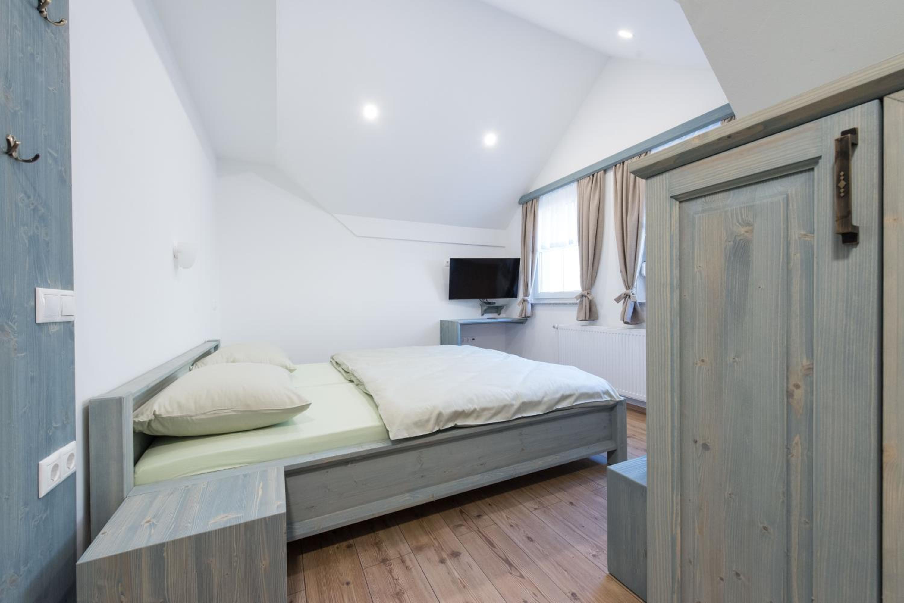Double Room (no kitchen) - Photo 1