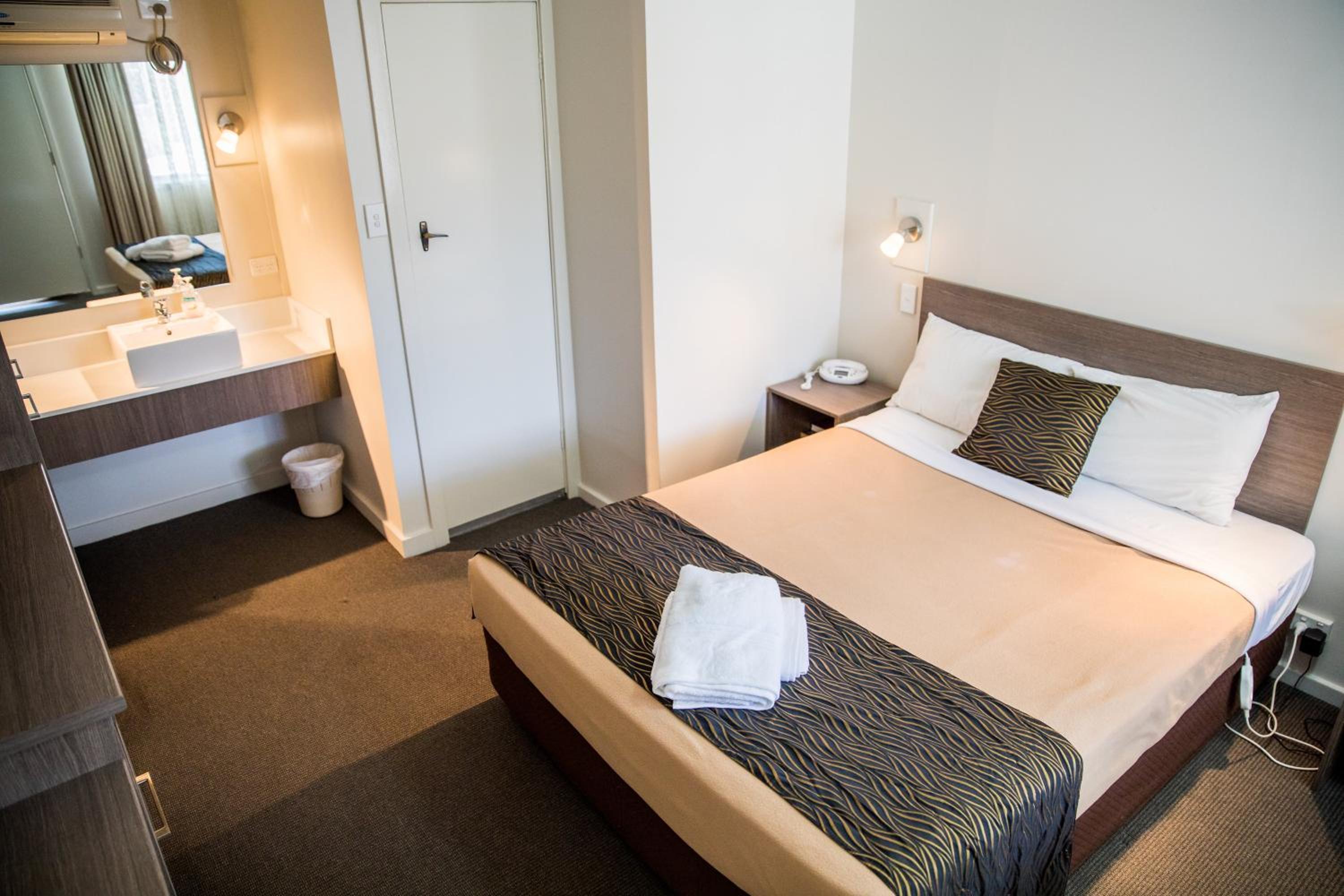 Standard Queen Room photo 2