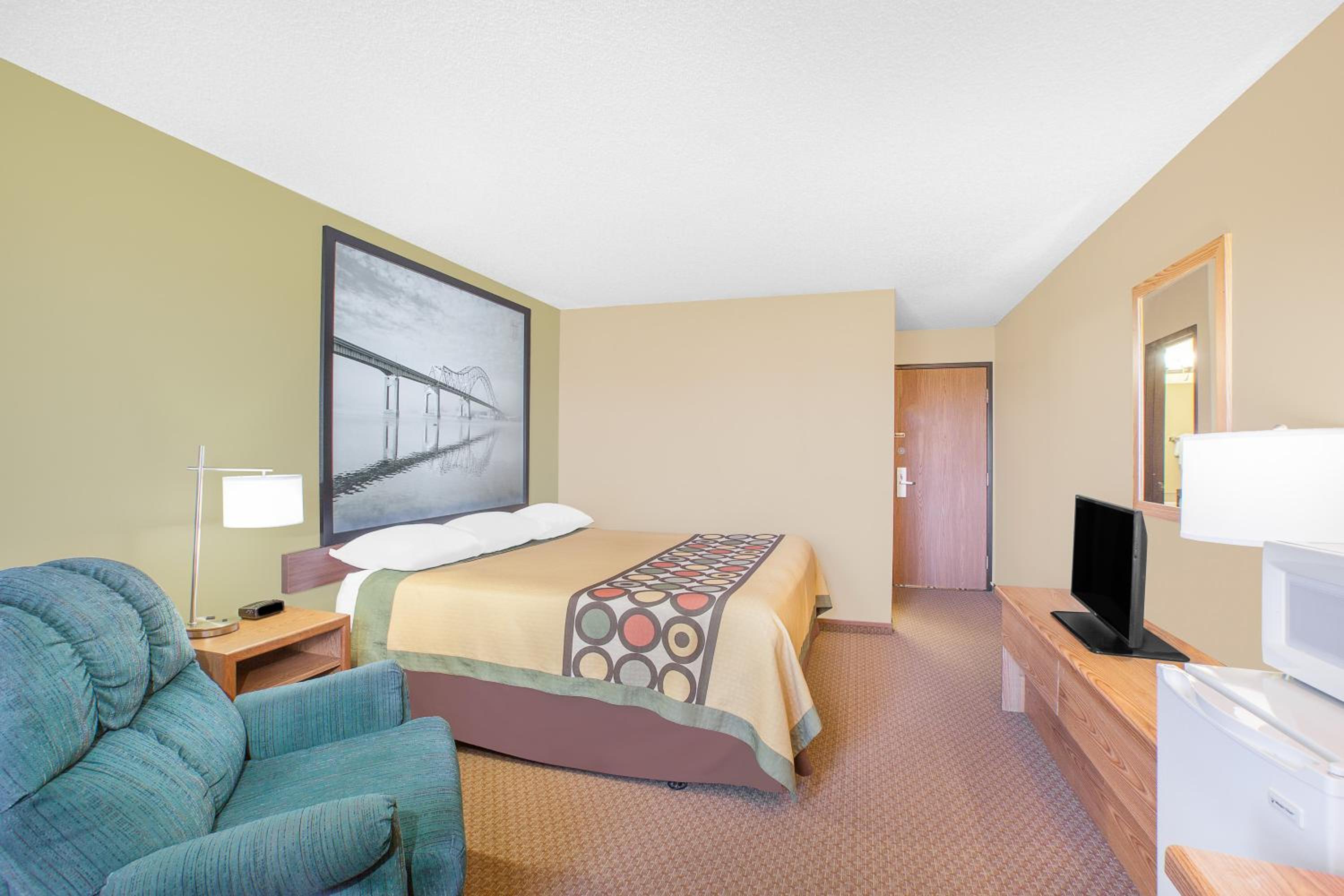 King Room - Non-Smoking - Photo 1