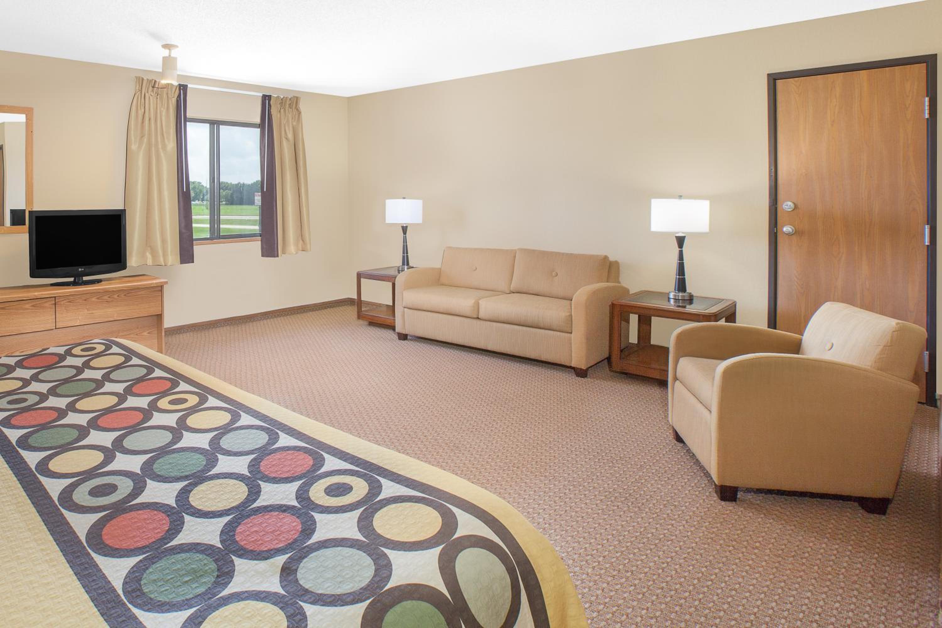King Suite - Non-Smoking - Photo 4