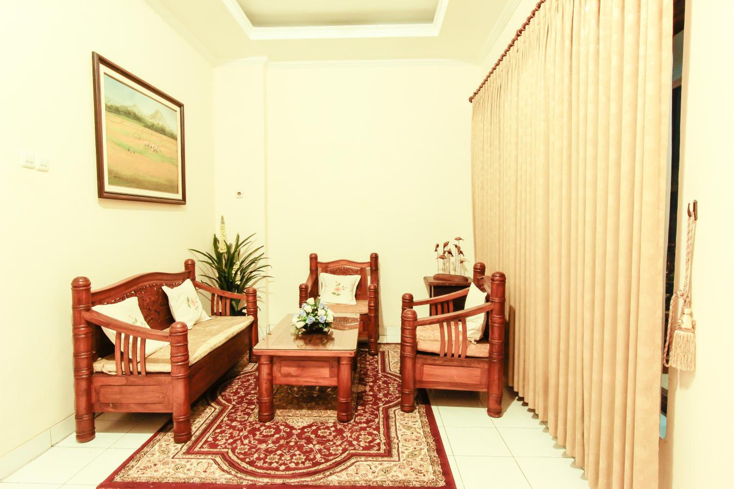 Four-Bedroom House - Photo 7