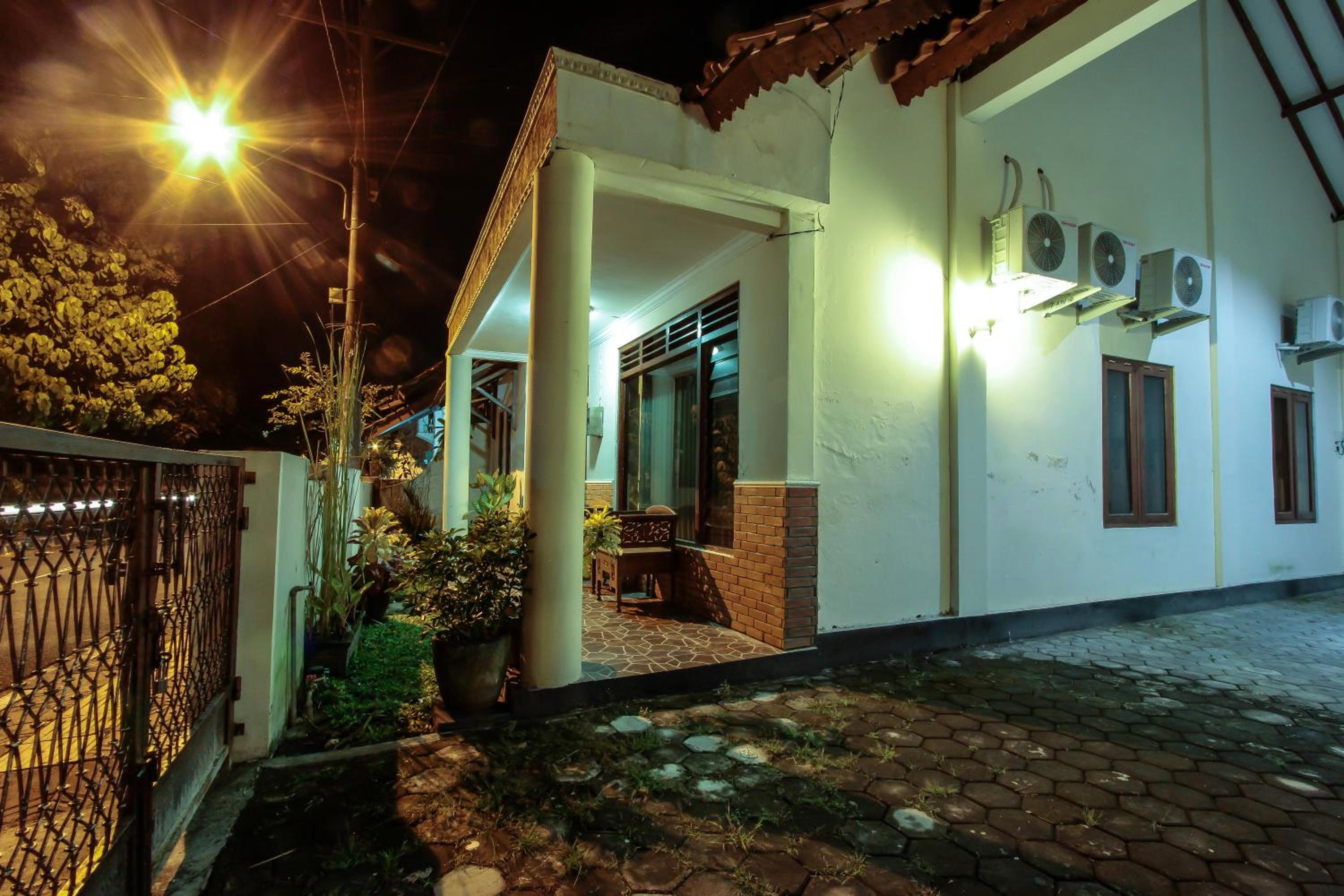 Four-Bedroom House - Photo 4