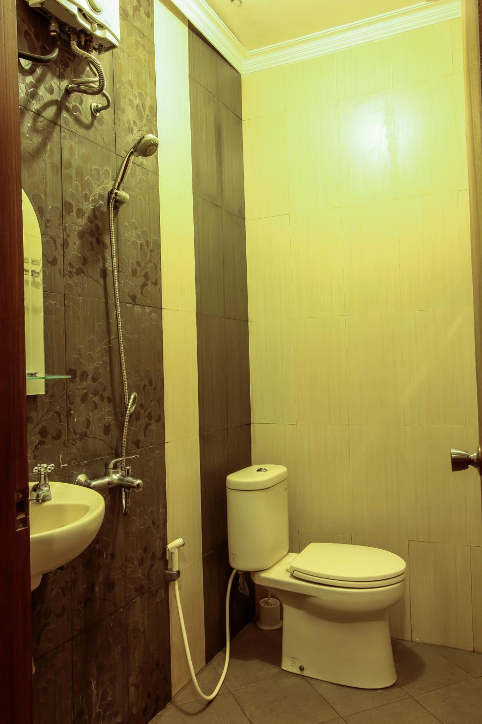 Four-Bedroom House - Photo 12