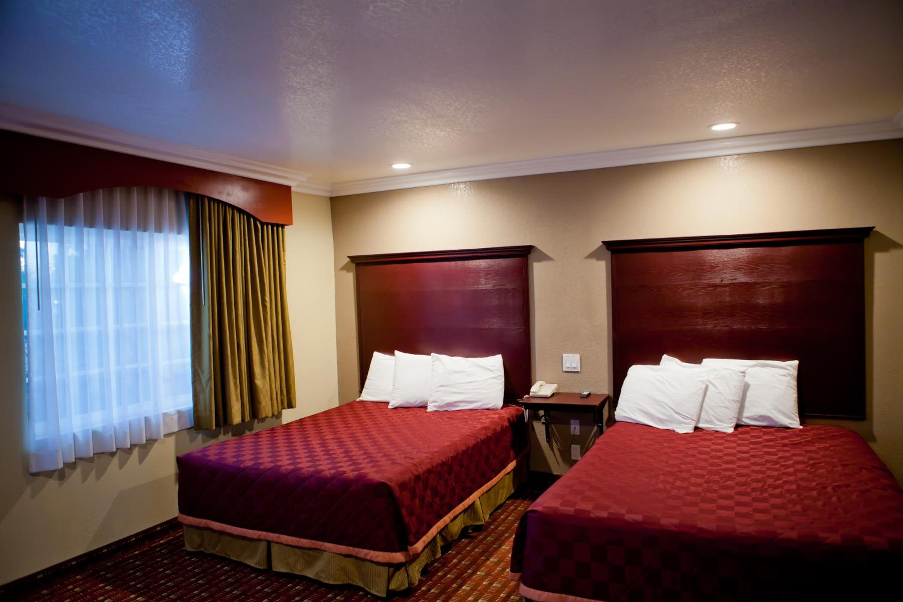 Double Queen Room photo 3