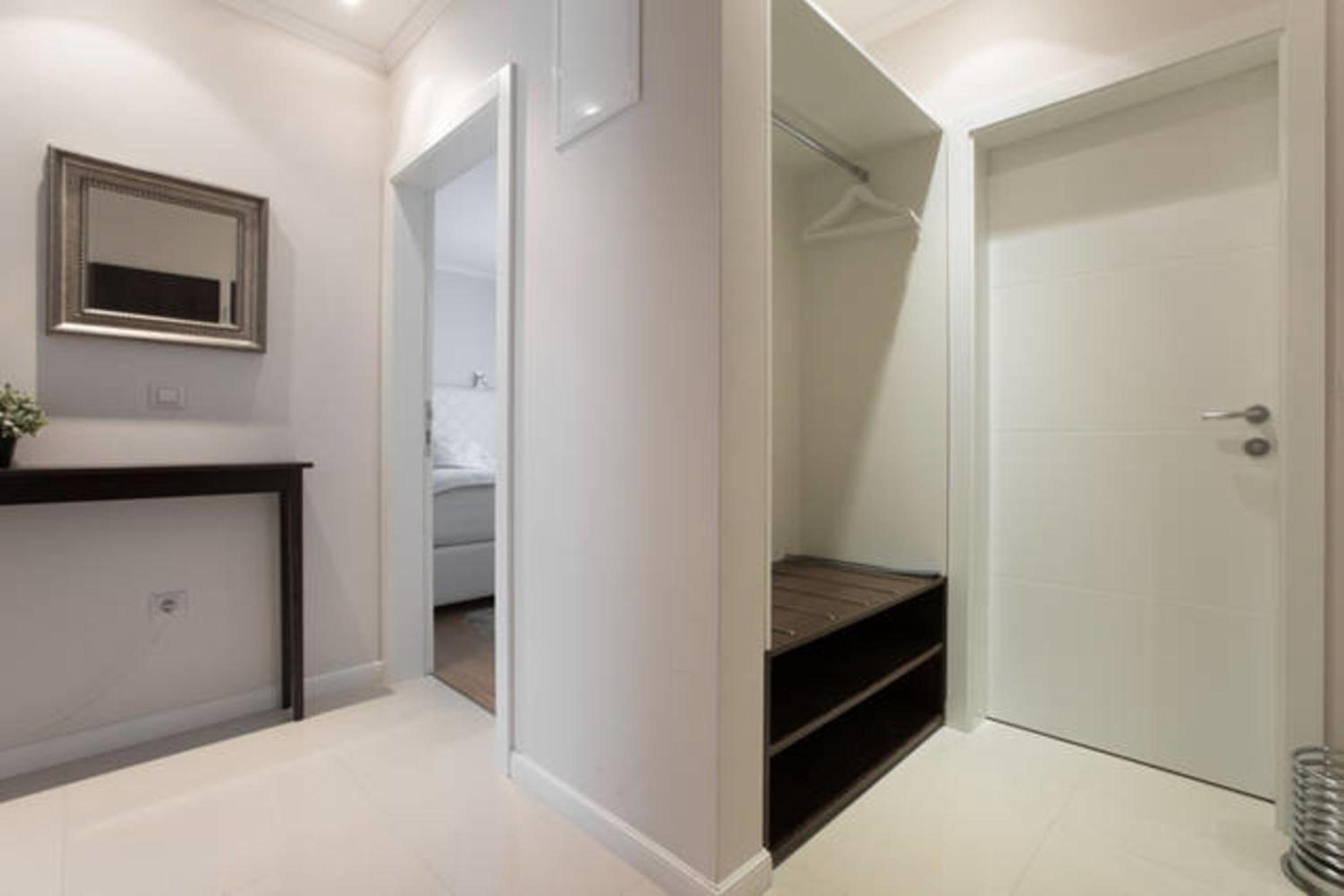 Deluxe One-Bedroom Apartment - Photo 10