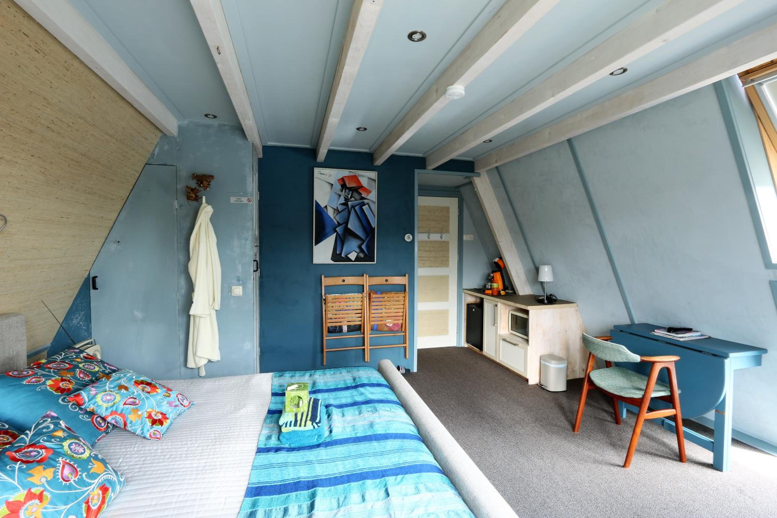 Double Room with Balcony - Photo 18