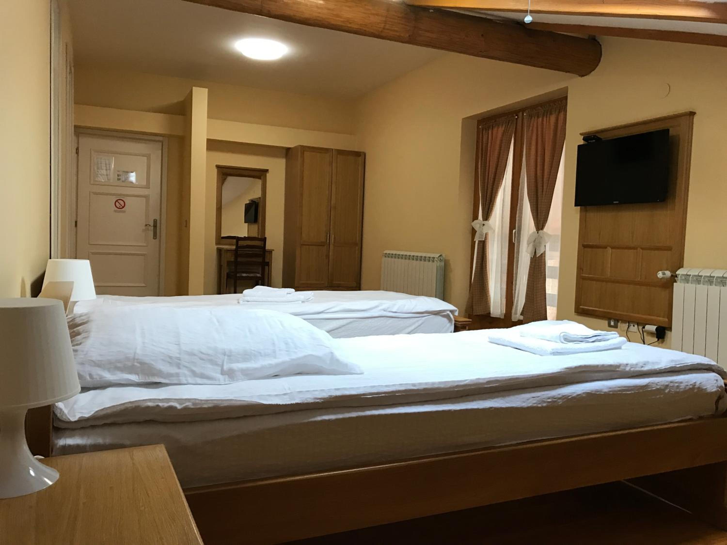 Classic Quadruple Room photo 2