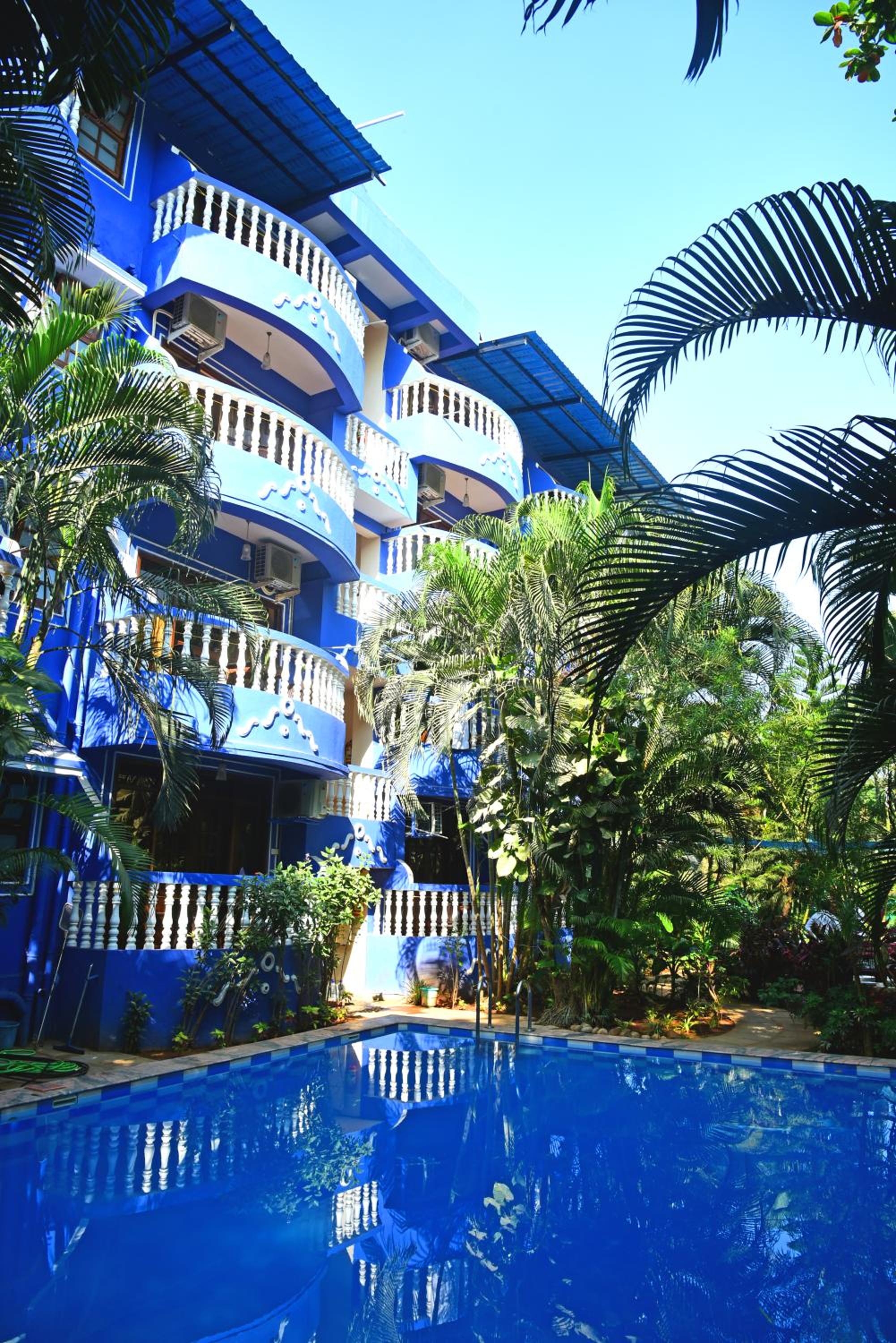 Deluxe Double Room with Balcony - Photo 4