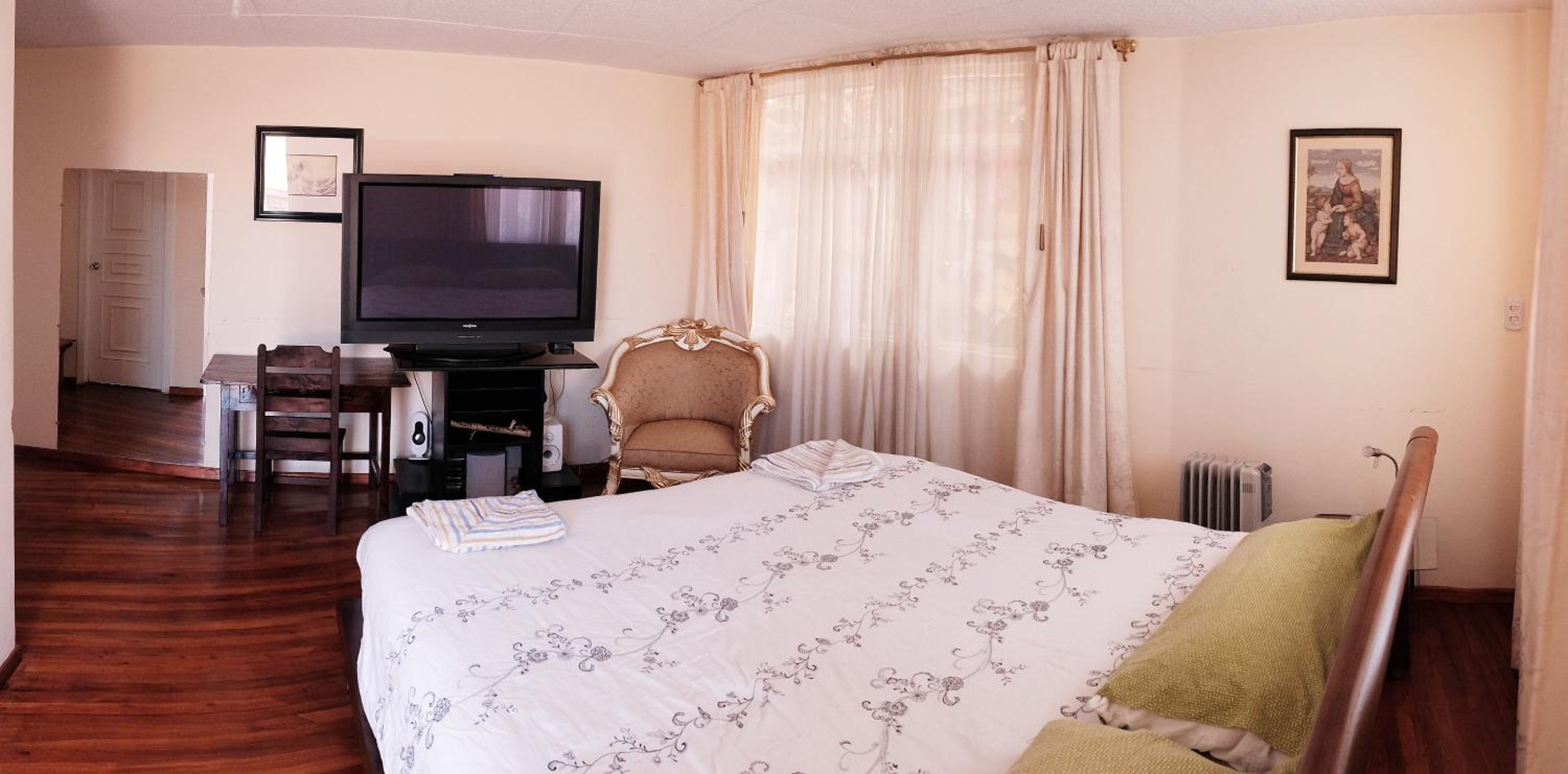Deluxe King Room photo 2